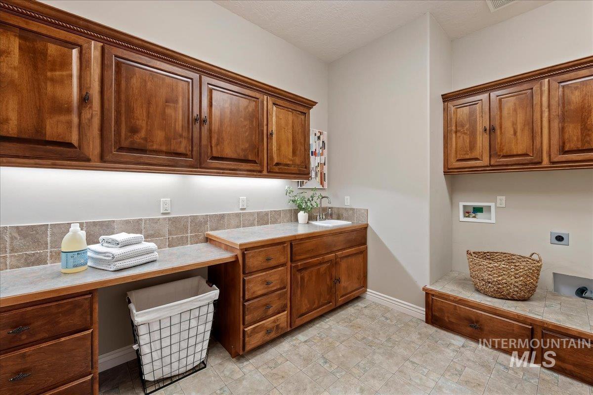 11250 W Royal Ridge Ct, Nampa, Idaho 83686, 3 Bedrooms, 2.5 Bathrooms, Residential For Sale, Price $849,900, 98976481