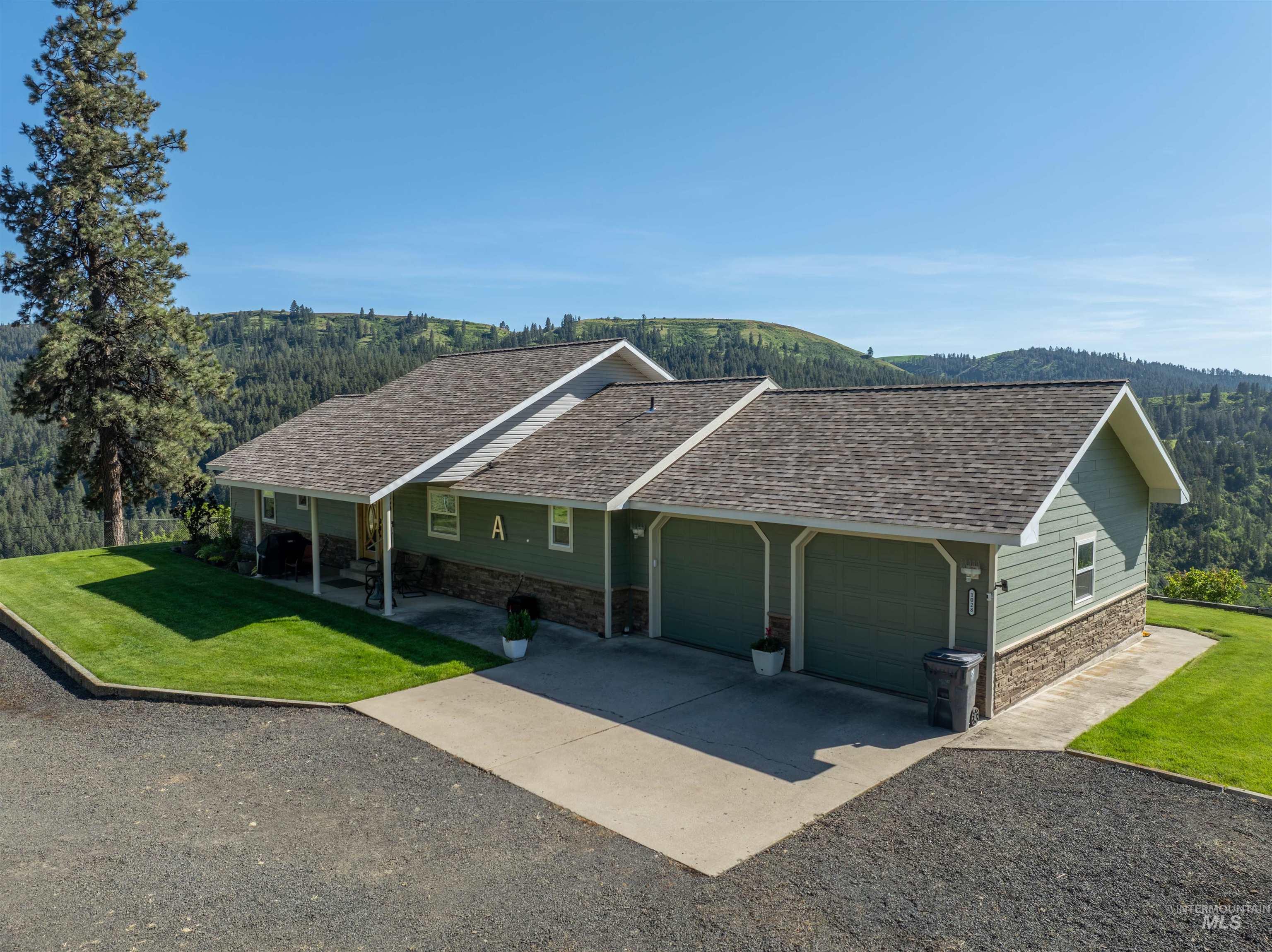 1028 Redemption Lane, Kendrick, Idaho 83537, 3 Bedrooms, 3.5 Bathrooms, Residential For Sale, Price $895,000, 98976482