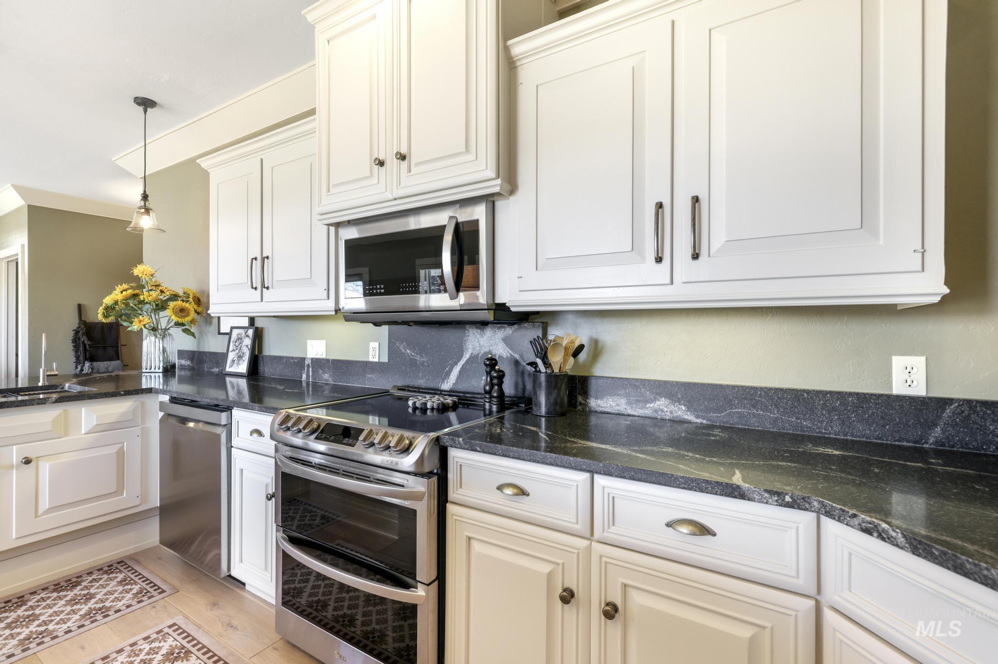 89 S 222 W, Burley, Idaho 83318-0000, 5 Bedrooms, 3.5 Bathrooms, Residential For Sale, Price $875,000, 98976493