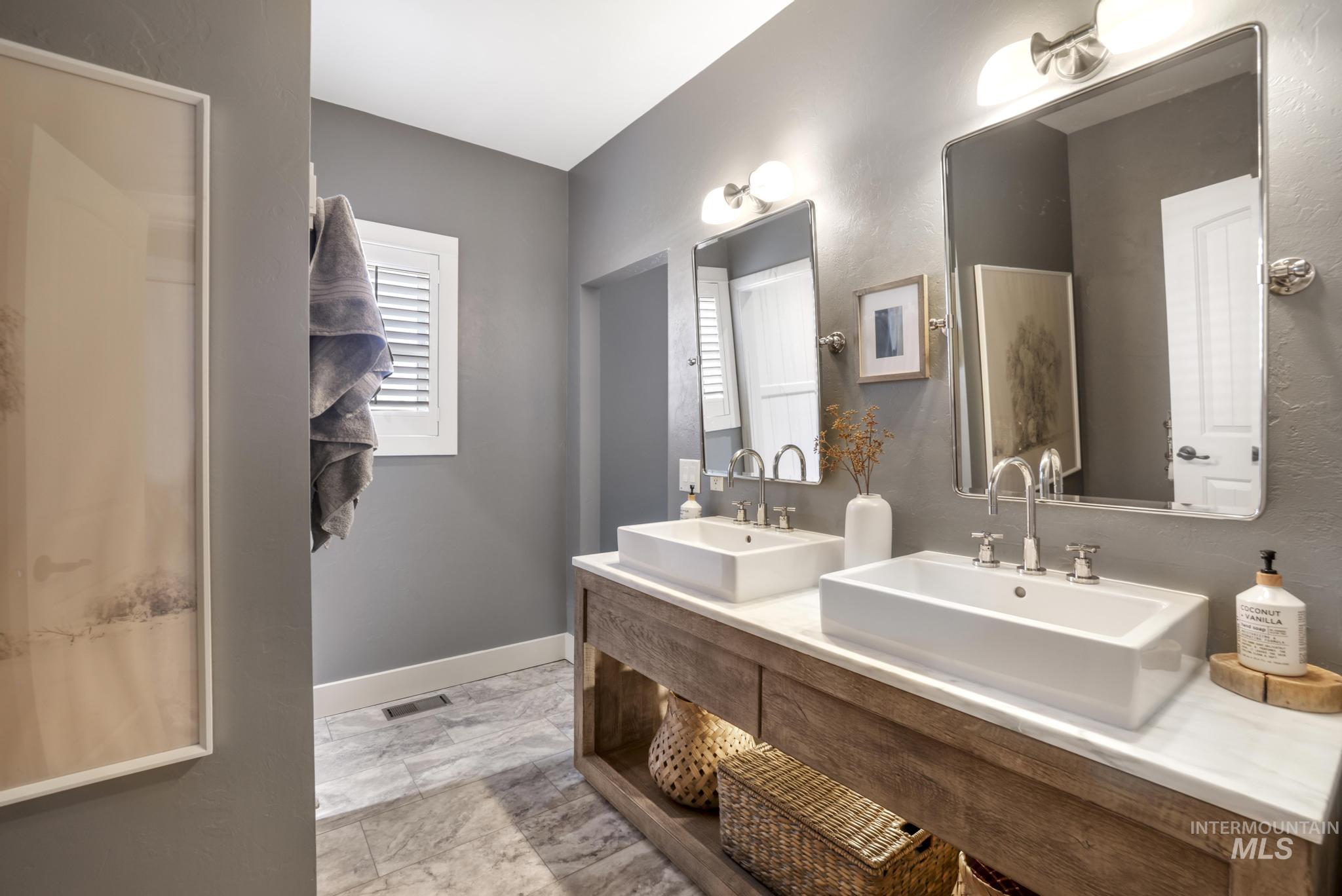 89 S 222 W, Burley, Idaho 83318-0000, 5 Bedrooms, 3.5 Bathrooms, Residential For Sale, Price $875,000, 98976493