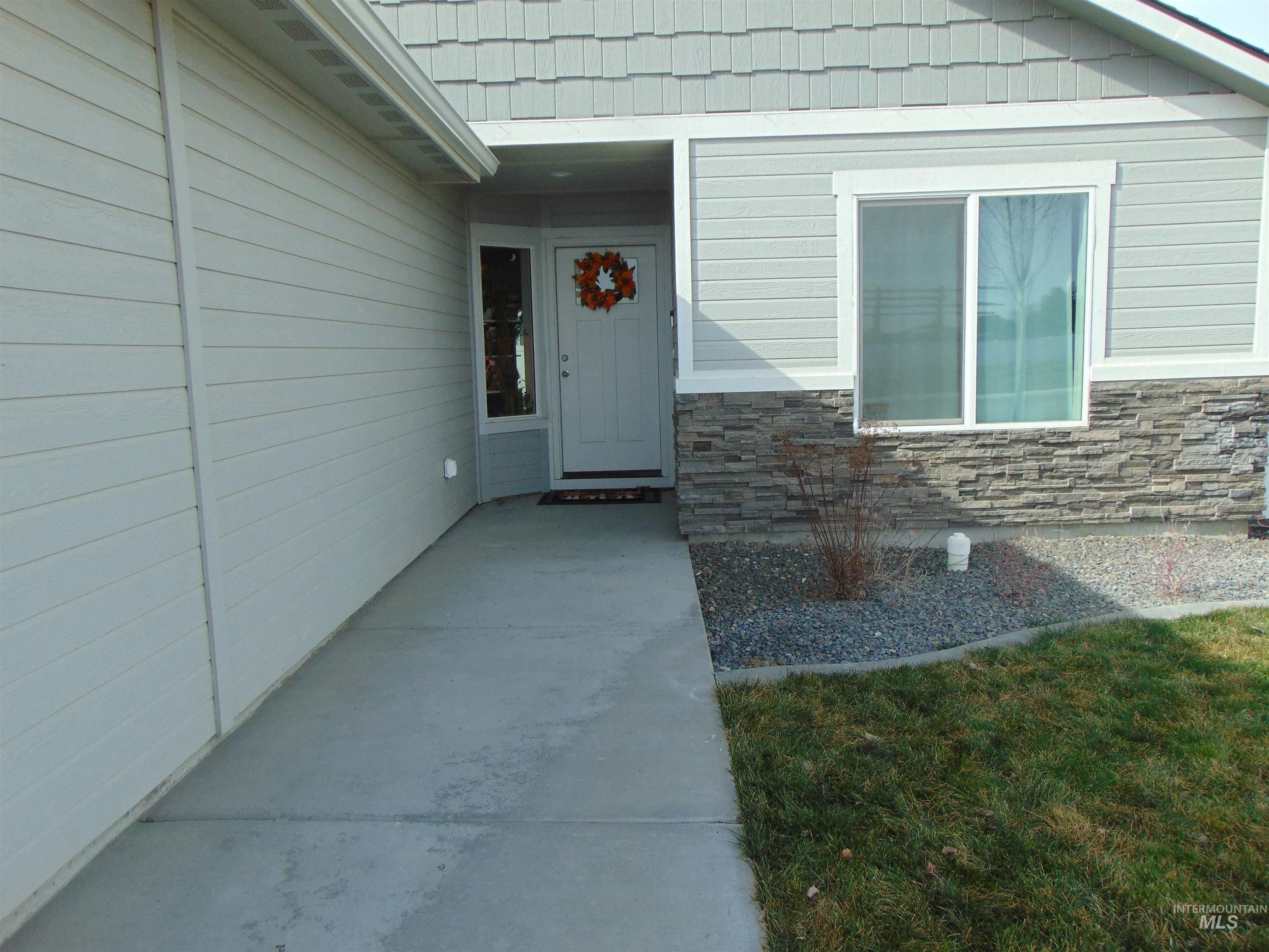 901 Campbell St., Vale, Oregon 97918, 3 Bedrooms, 2 Bathrooms, Residential For Sale, Price $330,000,MLS 98976495