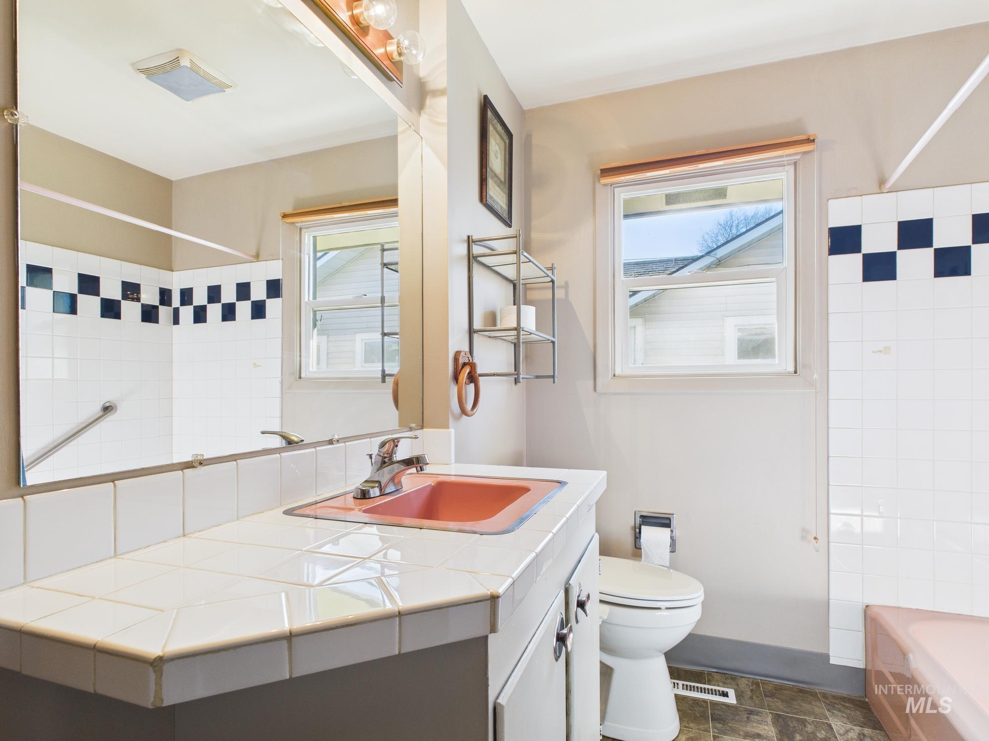 1311 17th St, Lewiston, Idaho 83501, 3 Bedrooms, 2 Bathrooms, Residential For Sale, Price $319,000, 98976496