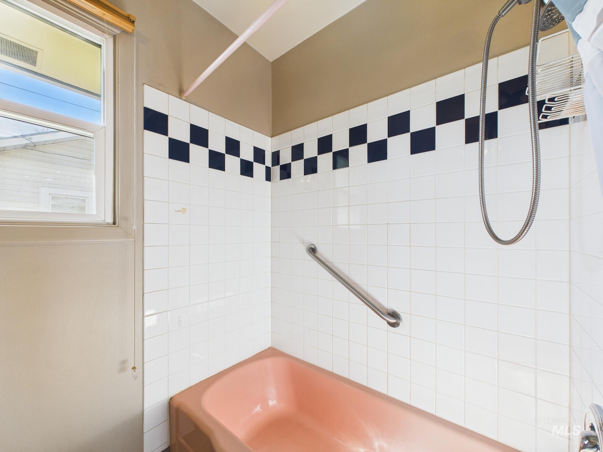 1311 17th St, Lewiston, Idaho 83501, 3 Bedrooms, 2 Bathrooms, Residential For Sale, Price $319,000, 98976496