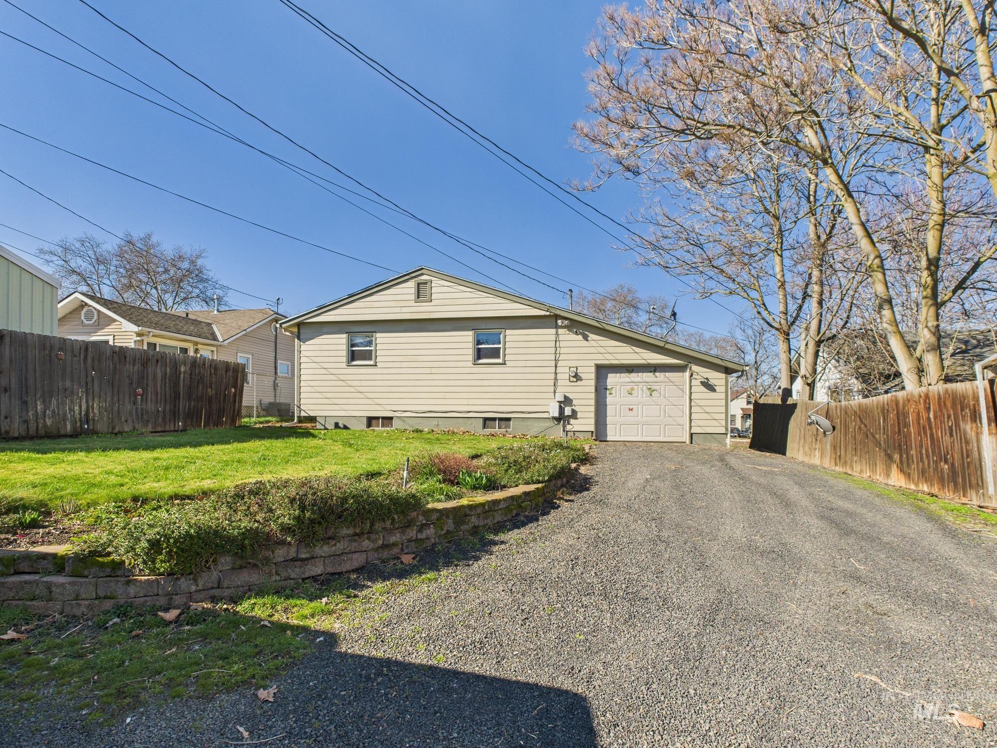 1311 17th St, Lewiston, Idaho 83501, 3 Bedrooms, 2 Bathrooms, Residential For Sale, Price $319,000, 98976496