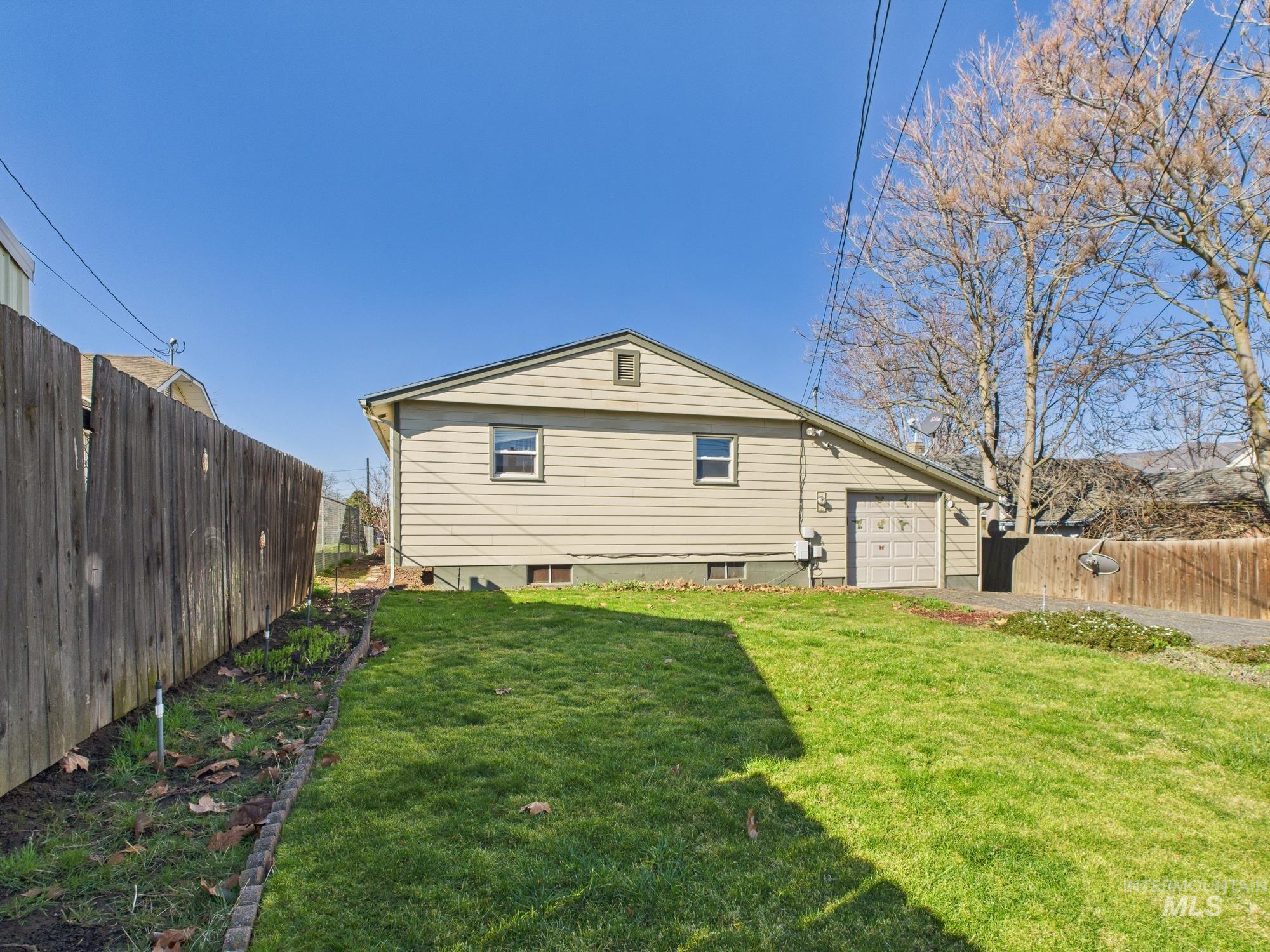 1311 17th St, Lewiston, Idaho 83501, 3 Bedrooms, 2 Bathrooms, Residential For Sale, Price $319,000, 98976496