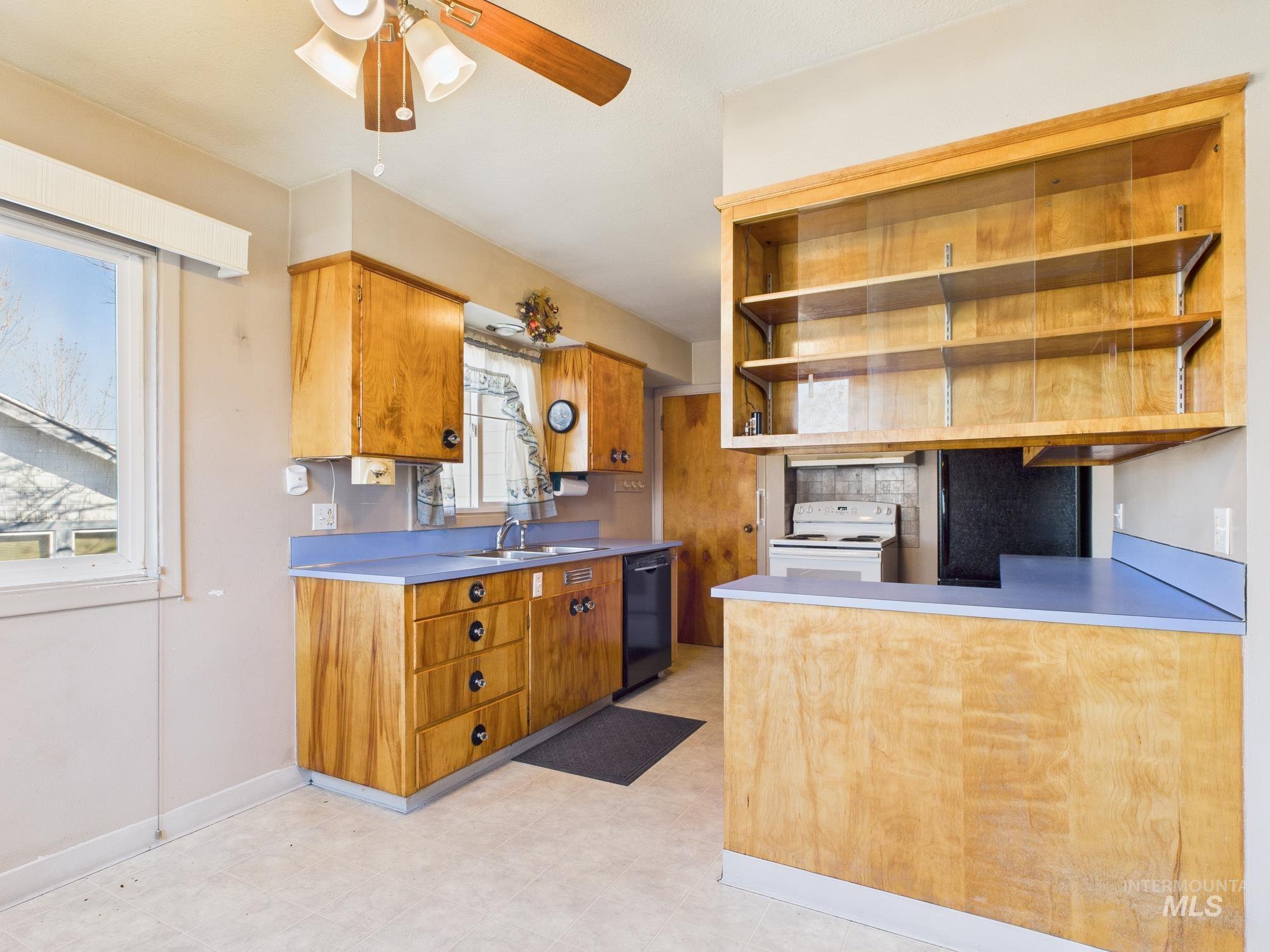 1311 17th St, Lewiston, Idaho 83501, 3 Bedrooms, 2 Bathrooms, Residential For Sale, Price $319,000, 98976496