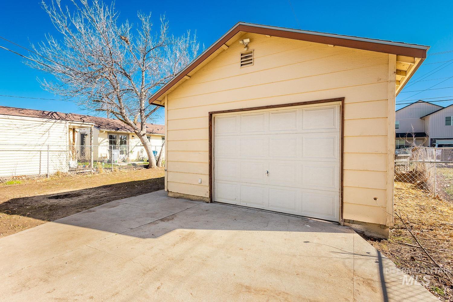 608 S Fern Street, Nampa, Idaho 83686, 2 Bedrooms, 1 Bathroom, Residential For Sale, Price $299,900, 98976500