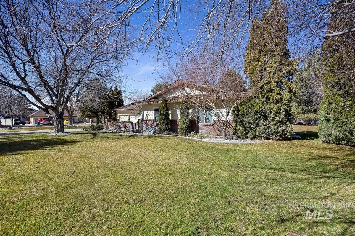 3228 Spring Creek Dr., Twin Falls, Idaho 83301, 5 Bedrooms, 2.5 Bathrooms, Residential For Sale, Price $699,900, 98976502