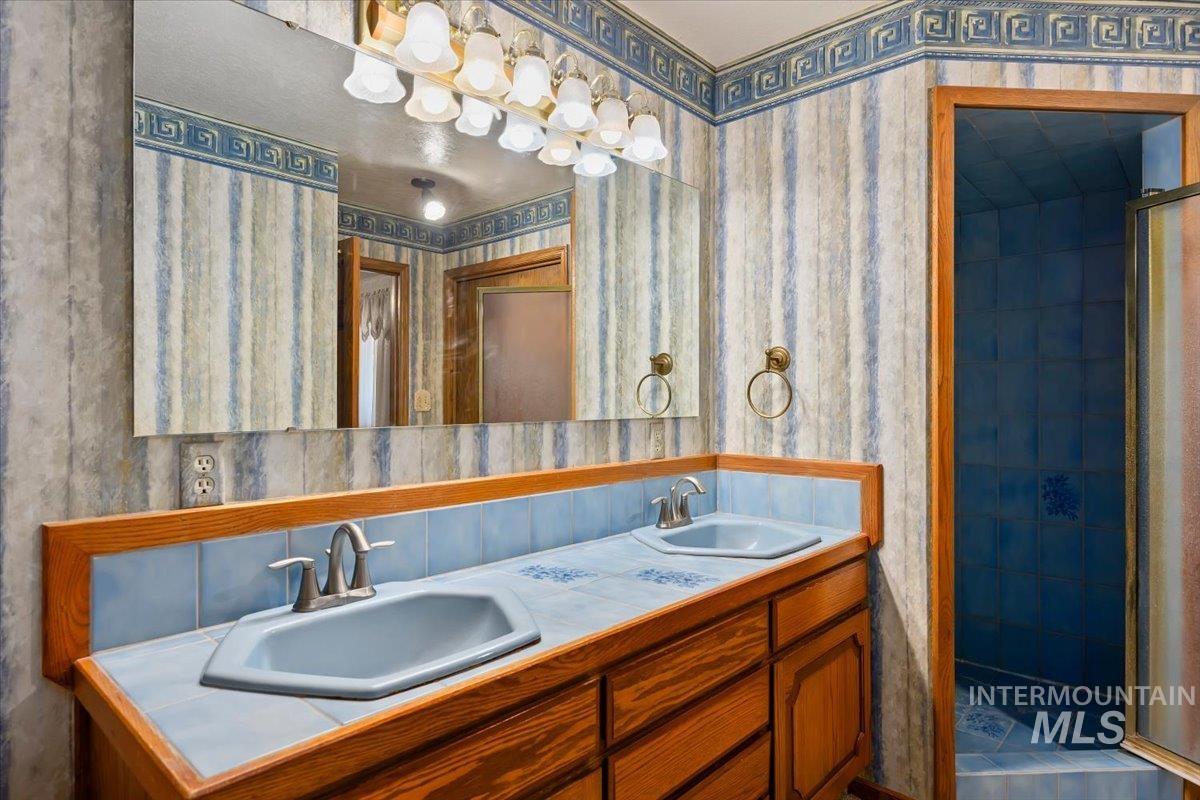 3228 Spring Creek Dr., Twin Falls, Idaho 83301, 5 Bedrooms, 2.5 Bathrooms, Residential For Sale, Price $699,900, 98976502