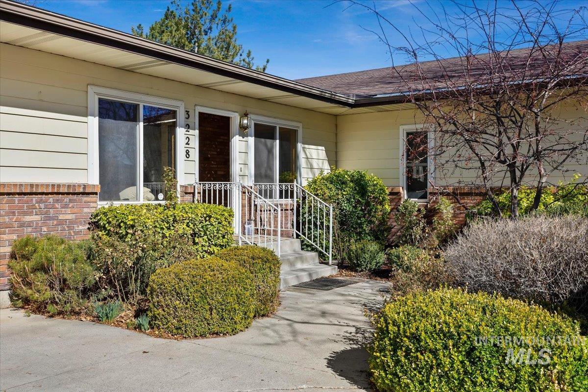 3228 Spring Creek Dr., Twin Falls, Idaho 83301, 5 Bedrooms, 2.5 Bathrooms, Residential For Sale, Price $699,900, 98976502