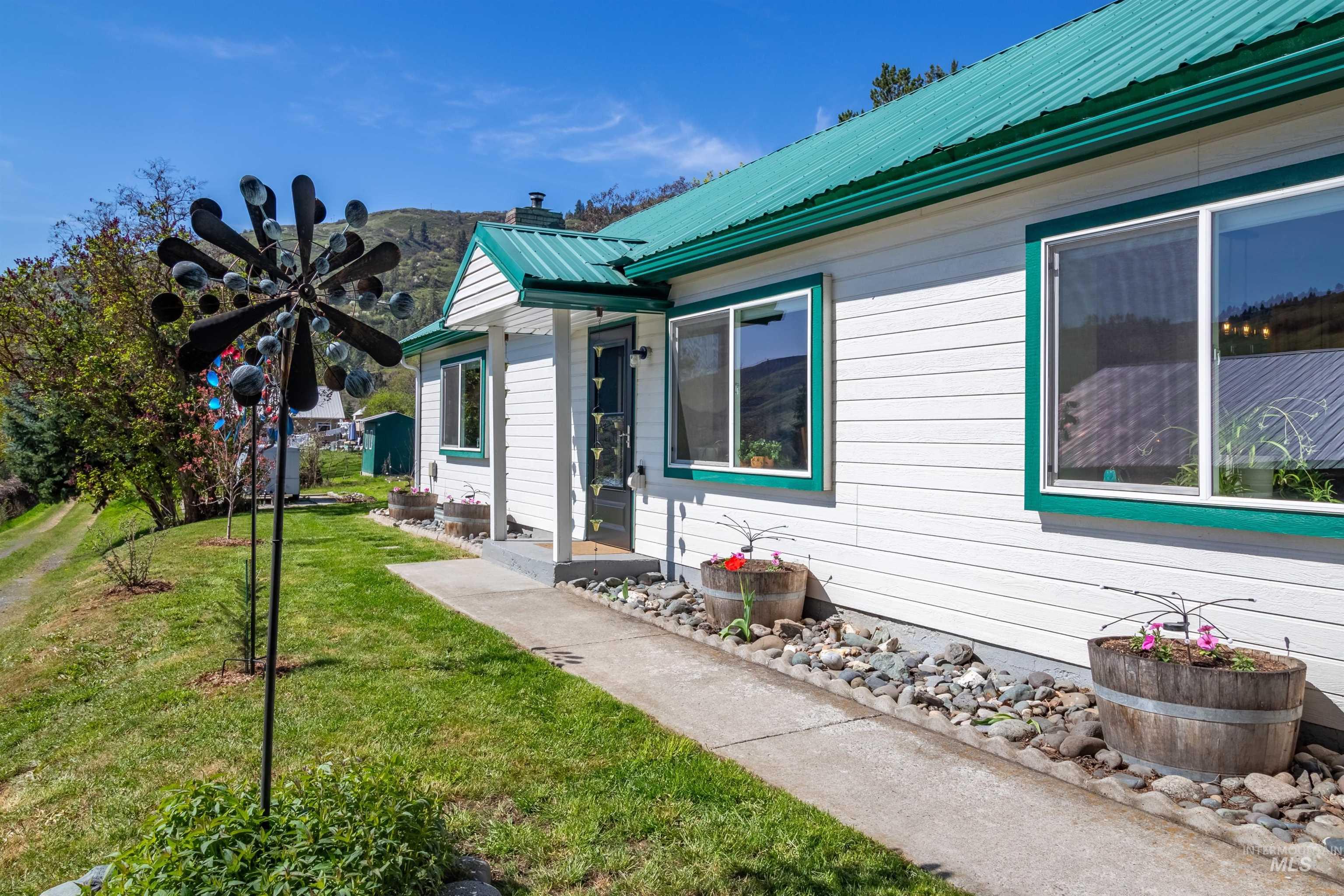 305 3rd Street, Juliaetta, Idaho 83535, 2 Bedrooms, 2 Bathrooms, Residential For Sale, Price $345,000, 98976505