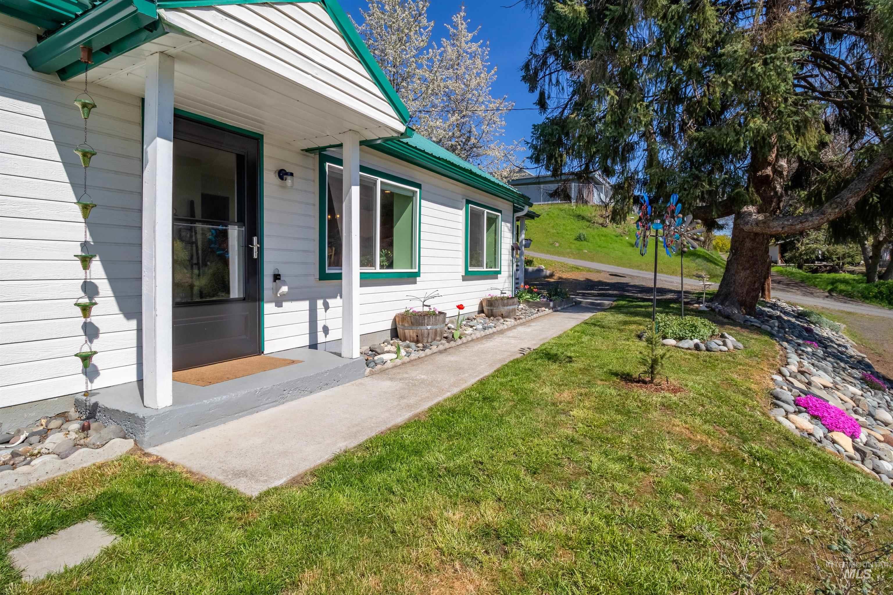 305 3rd Street, Juliaetta, Idaho 83535, 2 Bedrooms, 2 Bathrooms, Residential For Sale, Price $345,000, 98976505