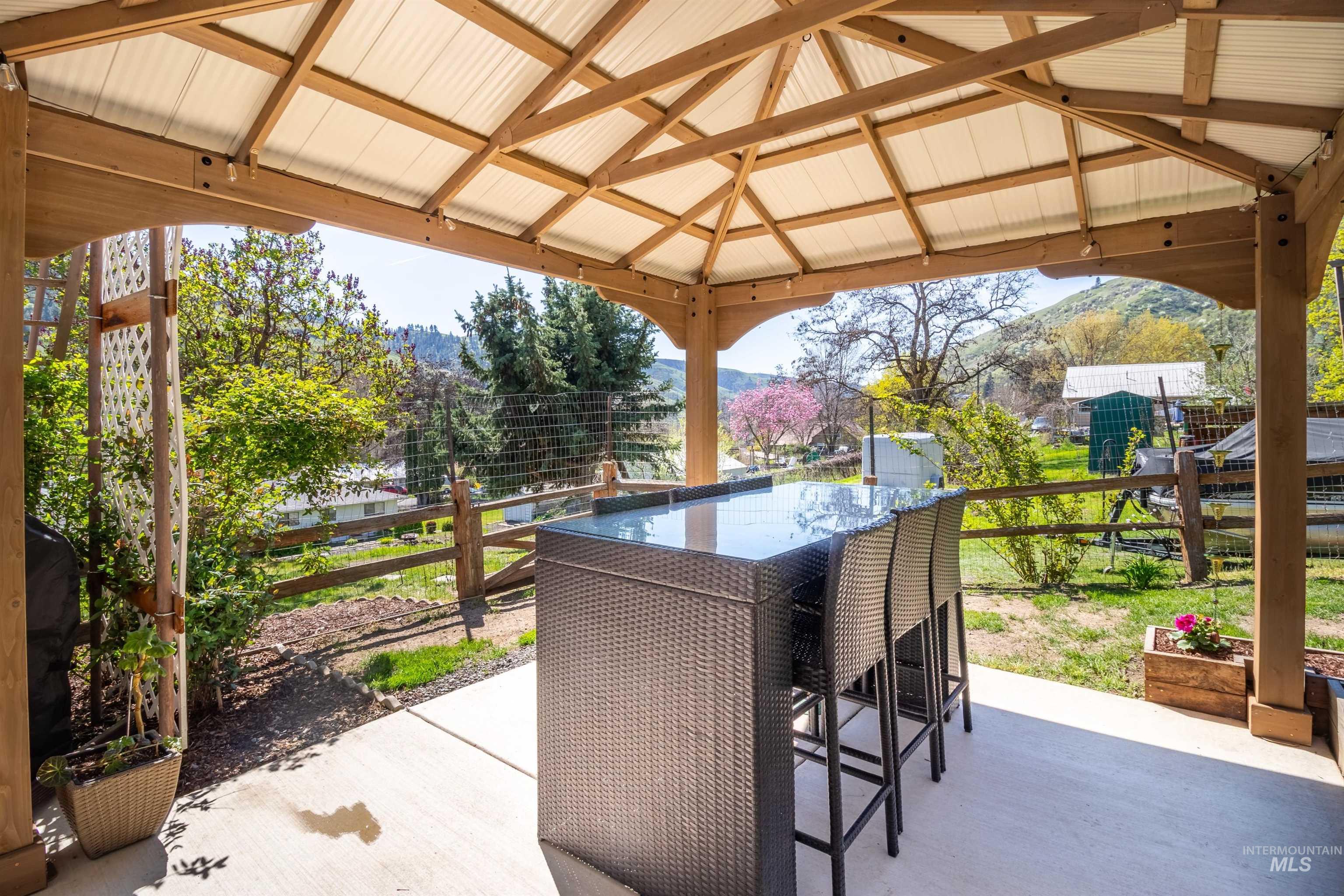 305 3rd Street, Juliaetta, Idaho 83535, 2 Bedrooms, 2 Bathrooms, Residential For Sale, Price $345,000, 98976505