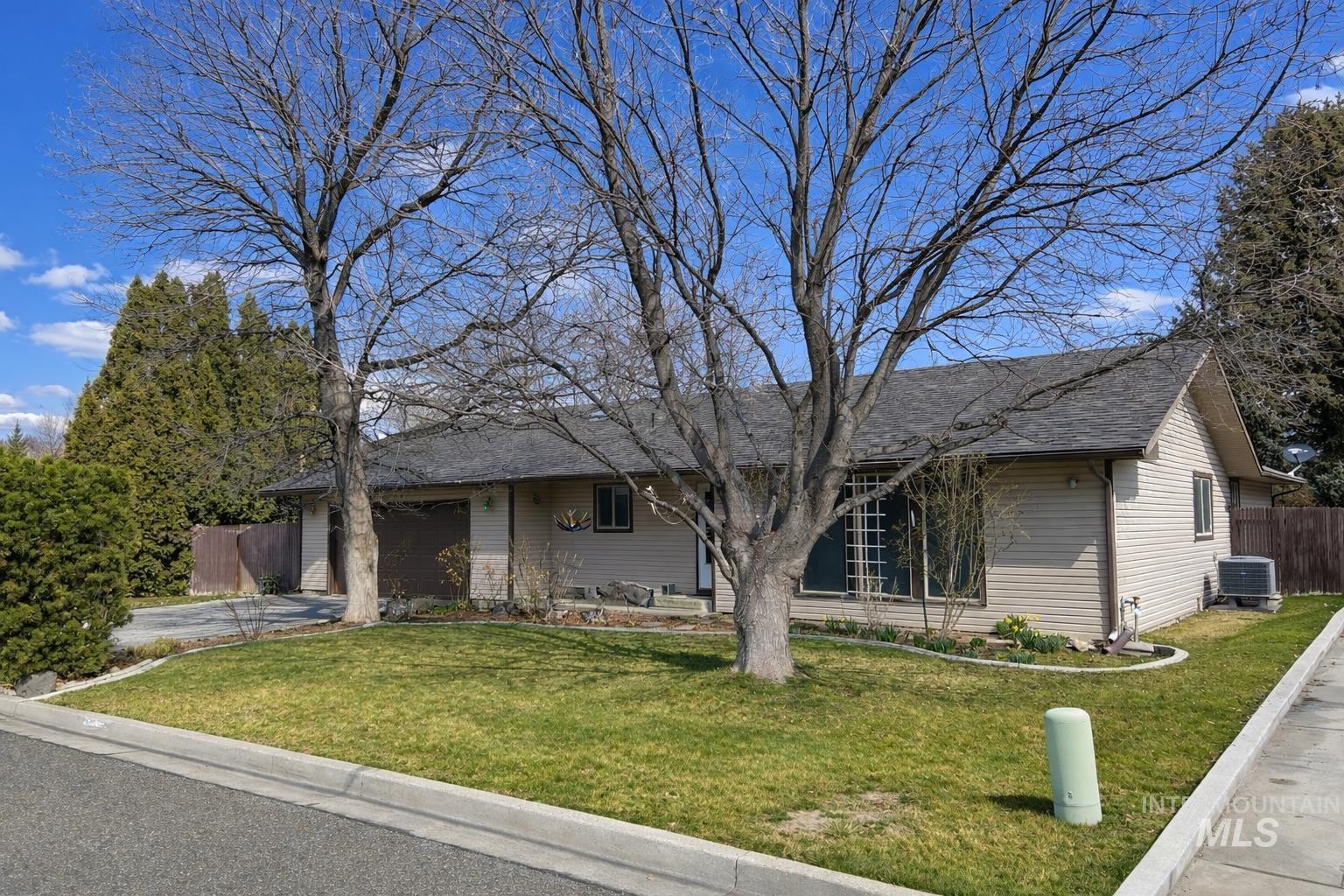 744 16th Ave E, Jerome, Idaho 83338, 3 Bedrooms, 2 Bathrooms, Residential For Sale, Price $330,000, 98976513