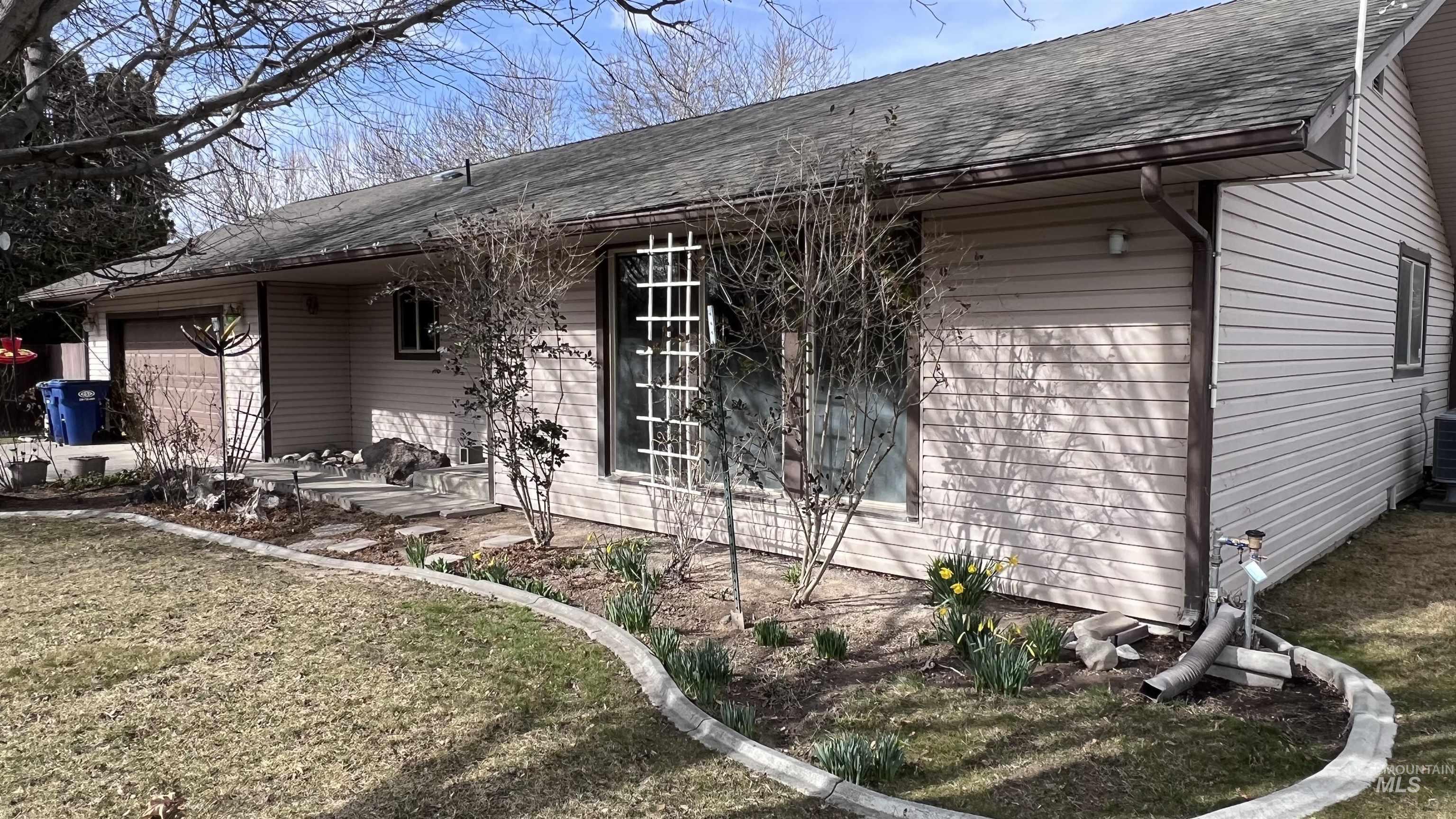 744 16th Ave E, Jerome, Idaho 83338, 3 Bedrooms, 2 Bathrooms, Residential For Sale, Price $330,000, 98976513