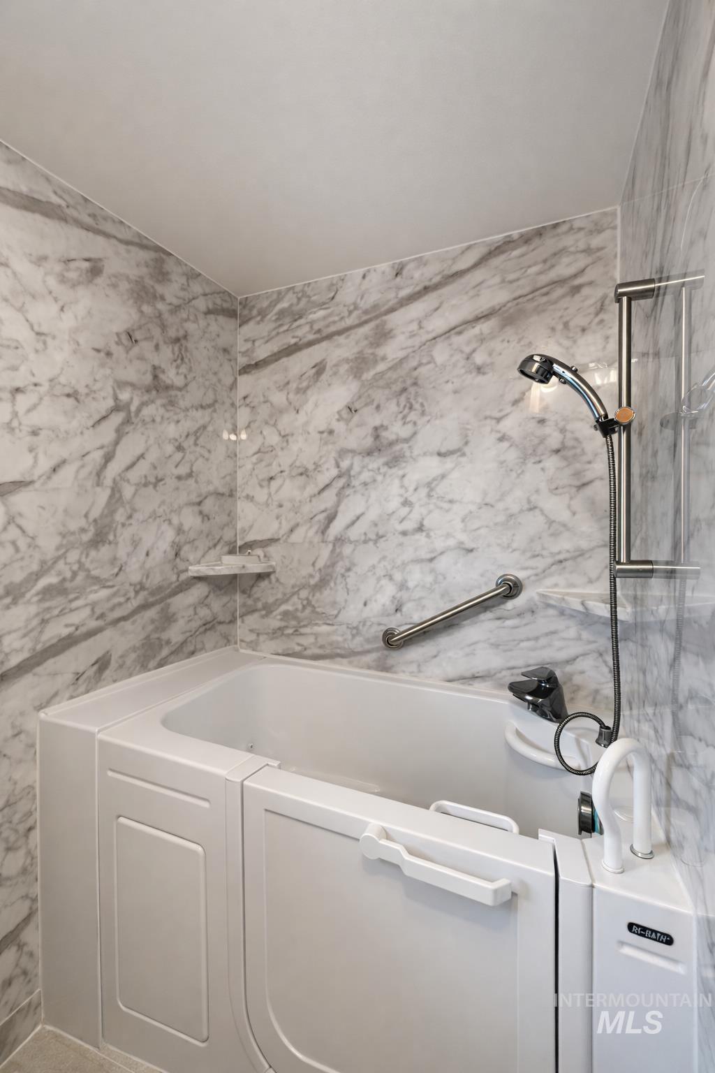 744 16th Ave E, Jerome, Idaho 83338, 3 Bedrooms, 2 Bathrooms, Residential For Sale, Price $330,000, 98976513