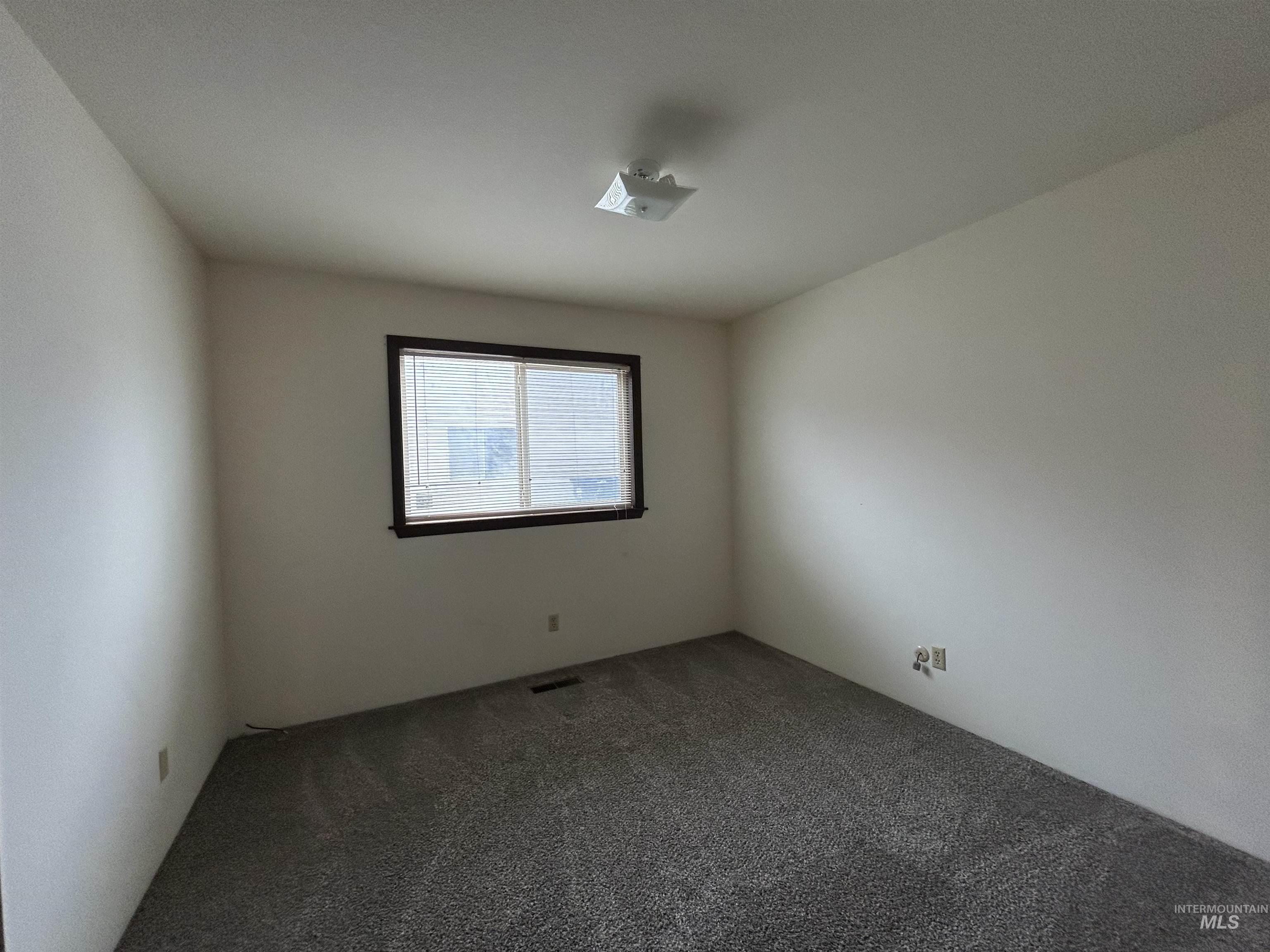 744 16th Ave E, Jerome, Idaho 83338, 3 Bedrooms, 2 Bathrooms, Residential For Sale, Price $330,000, 98976513