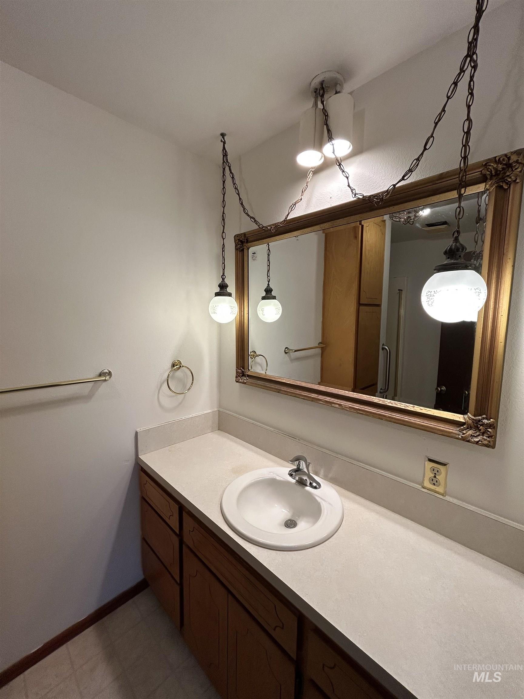 744 16th Ave E, Jerome, Idaho 83338, 3 Bedrooms, 2 Bathrooms, Residential For Sale, Price $330,000, 98976513