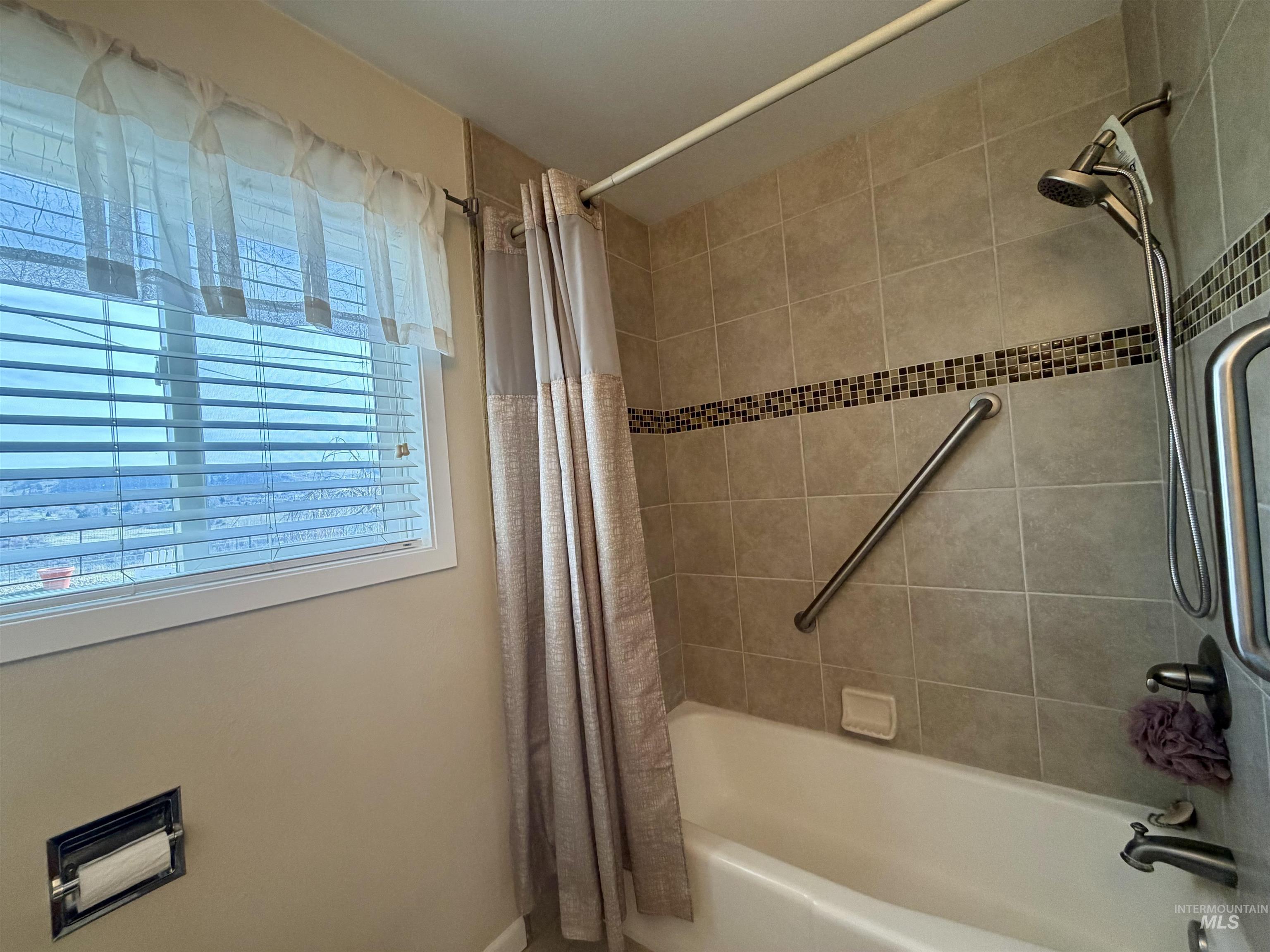 2253 Bellevue Drive, Clarkston, Washington 99403, 4 Bedrooms, 2 Bathrooms, Residential For Sale, Price $429,900, 98976523