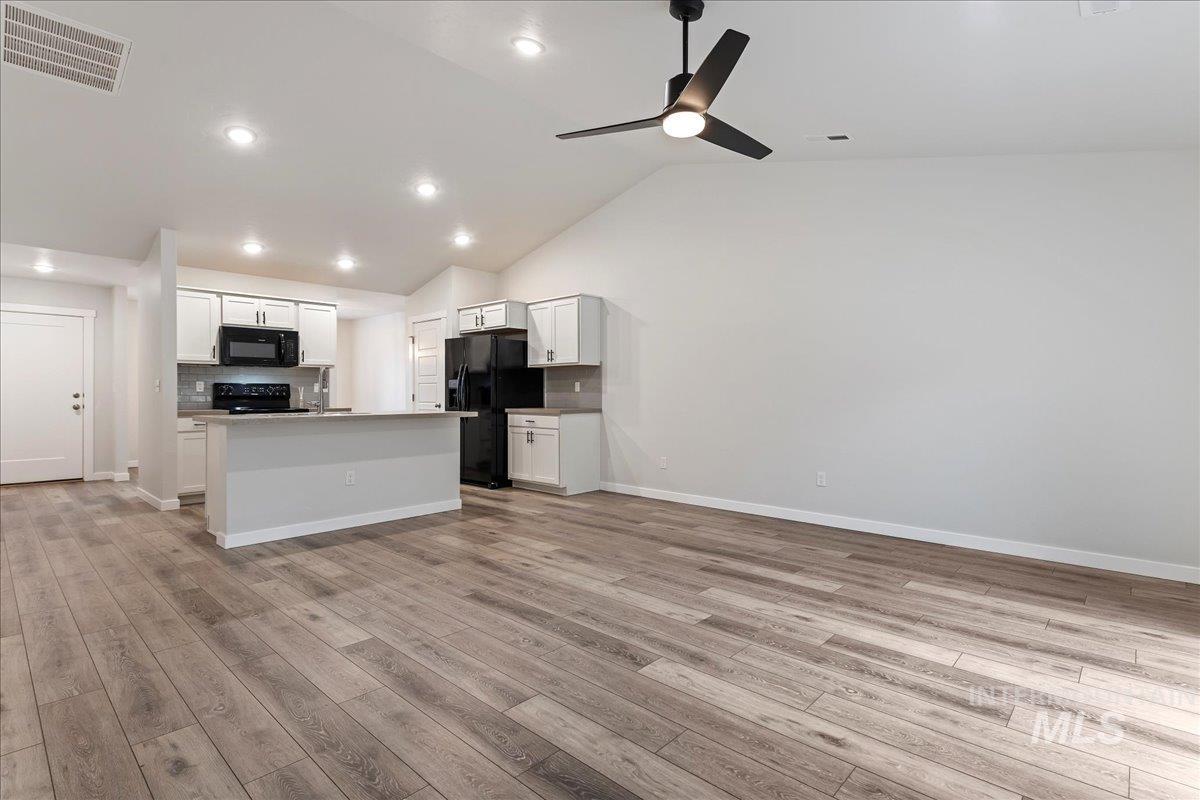 3949 N Amberwood Ave, Meridian, Idaho 83646, 3 Bedrooms, 2 Bathrooms, Residential For Sale, Price $424,990, 98976527