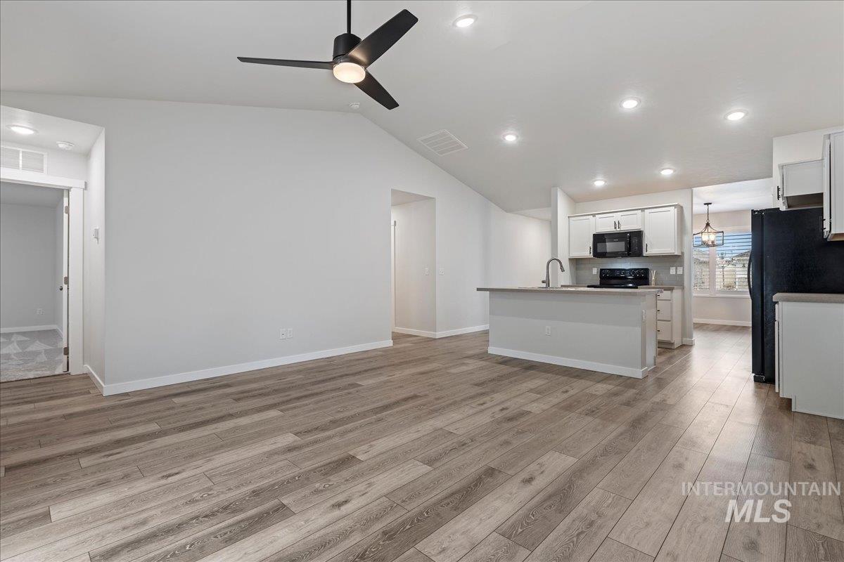 3949 N Amberwood Ave, Meridian, Idaho 83646, 3 Bedrooms, 2 Bathrooms, Residential For Sale, Price $424,990, 98976527