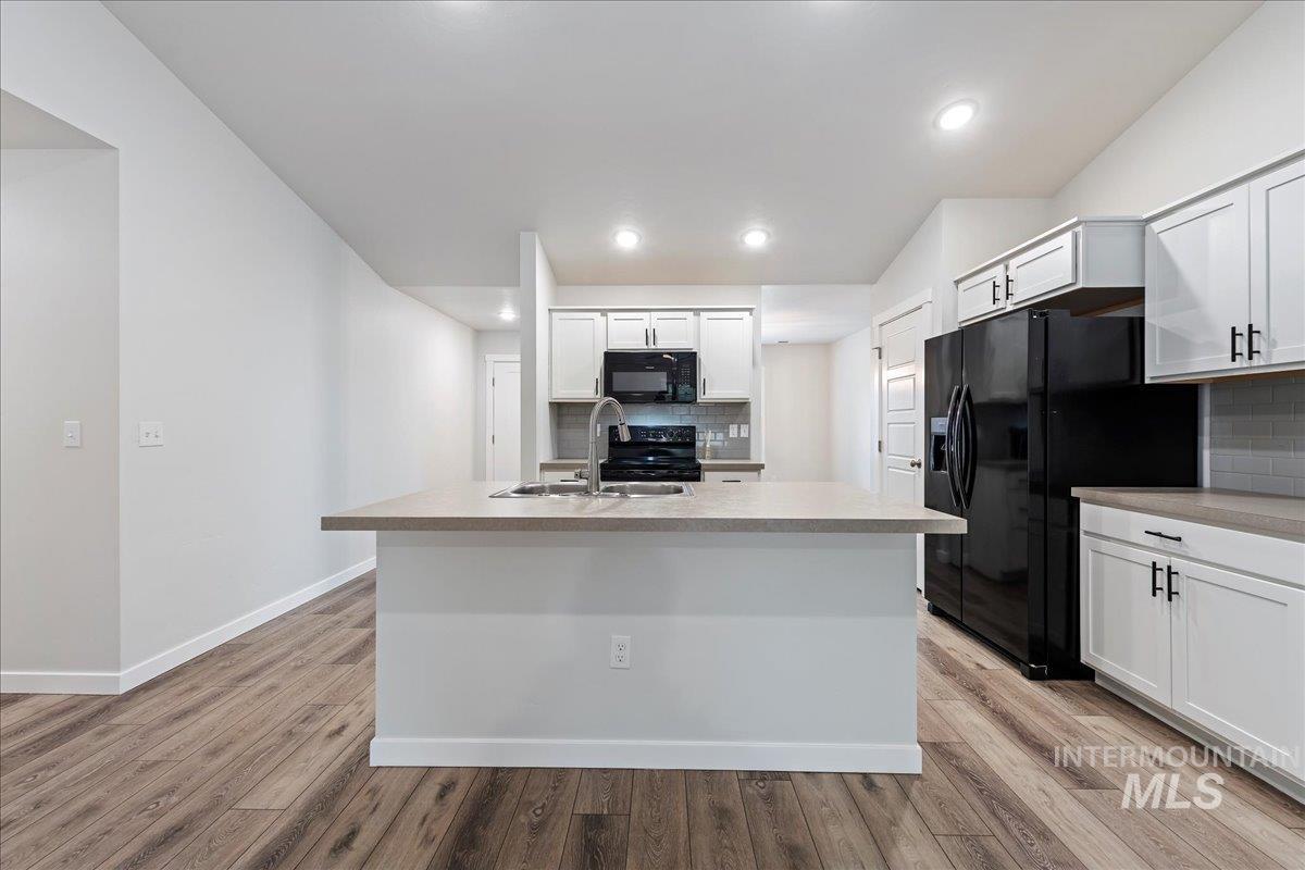 3949 N Amberwood Ave, Meridian, Idaho 83646, 3 Bedrooms, 2 Bathrooms, Residential For Sale, Price $424,990, 98976527