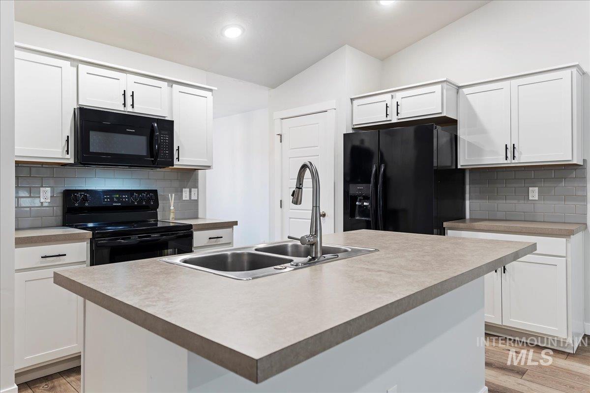 3949 N Amberwood Ave, Meridian, Idaho 83646, 3 Bedrooms, 2 Bathrooms, Residential For Sale, Price $424,990, 98976527