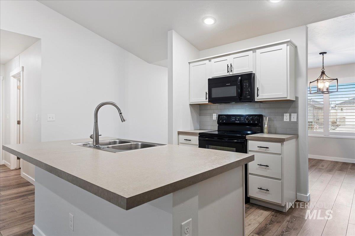 3949 N Amberwood Ave, Meridian, Idaho 83646, 3 Bedrooms, 2 Bathrooms, Residential For Sale, Price $424,990, 98976527