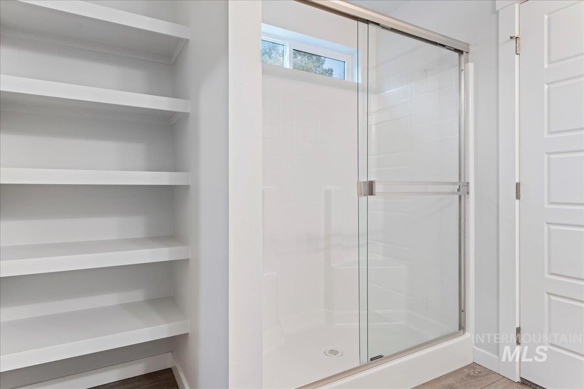 3949 N Amberwood Ave, Meridian, Idaho 83646, 3 Bedrooms, 2 Bathrooms, Residential For Sale, Price $424,990, 98976527