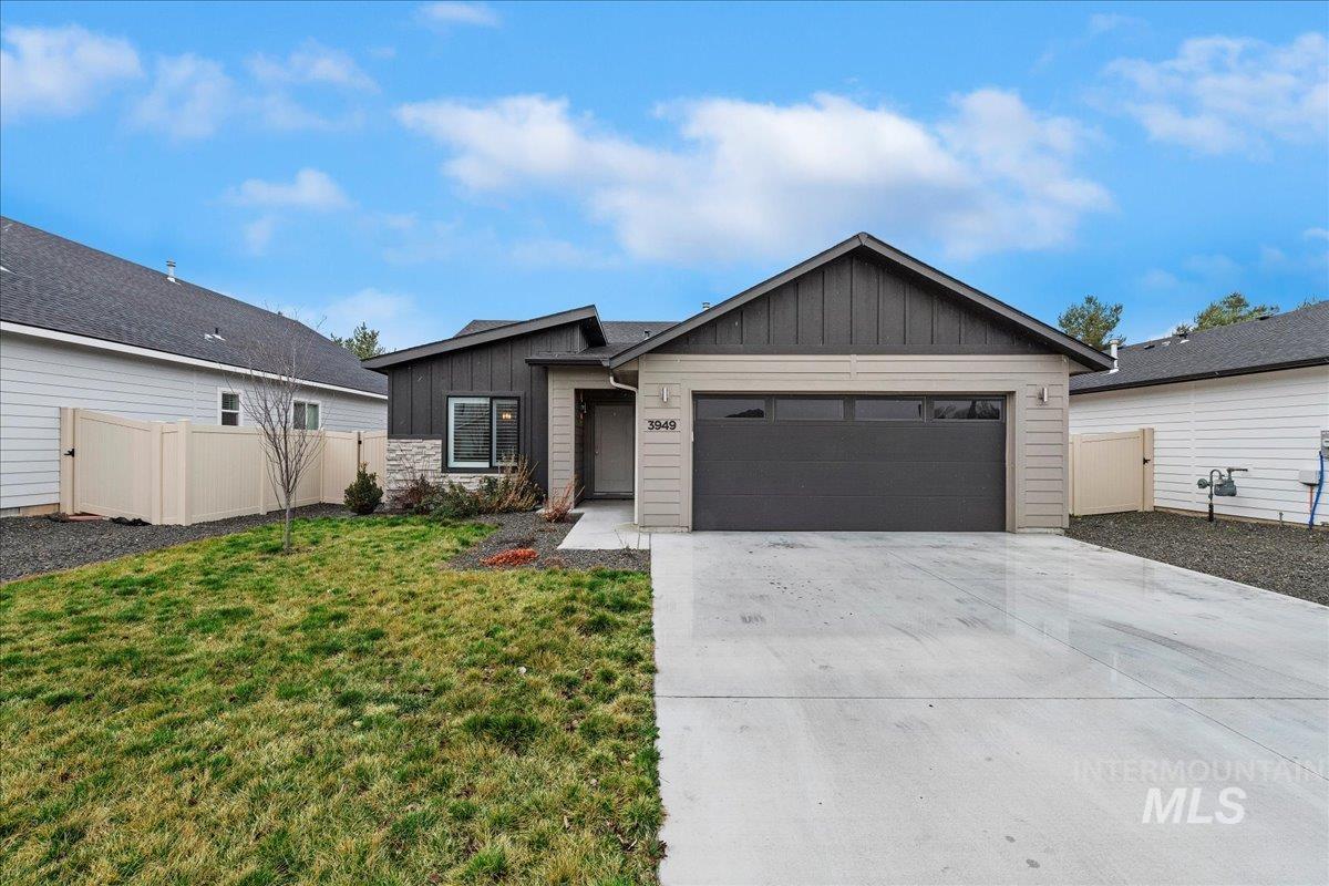 3949 N Amberwood Ave, Meridian, Idaho 83646, 3 Bedrooms, 2 Bathrooms, Residential For Sale, Price $424,990, 98976527