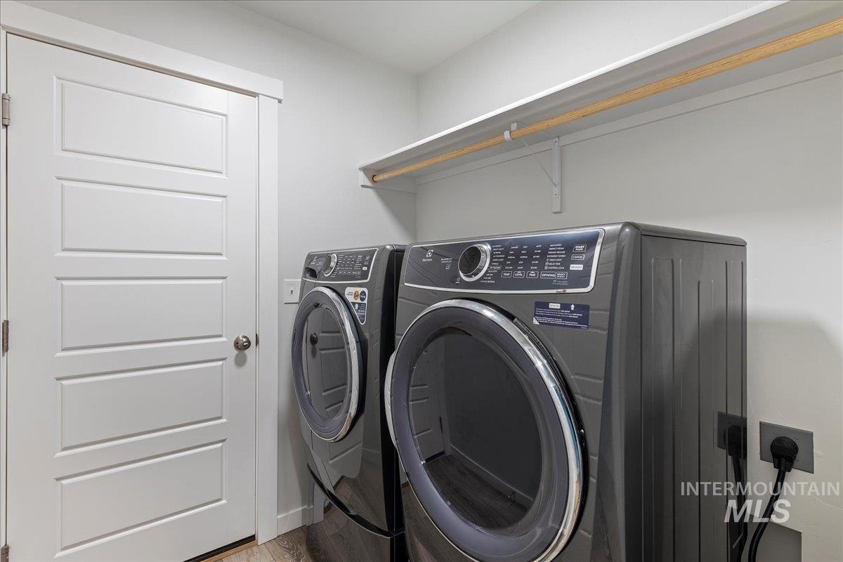 3949 N Amberwood Ave, Meridian, Idaho 83646, 3 Bedrooms, 2 Bathrooms, Residential For Sale, Price $424,990, 98976527