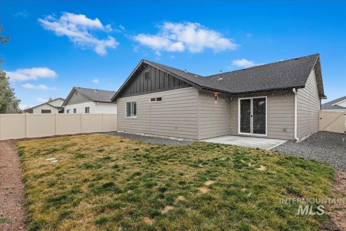 3949 N Amberwood Ave, Meridian, Idaho 83646, 3 Bedrooms, 2 Bathrooms, Residential For Sale, Price $424,990, 98976527