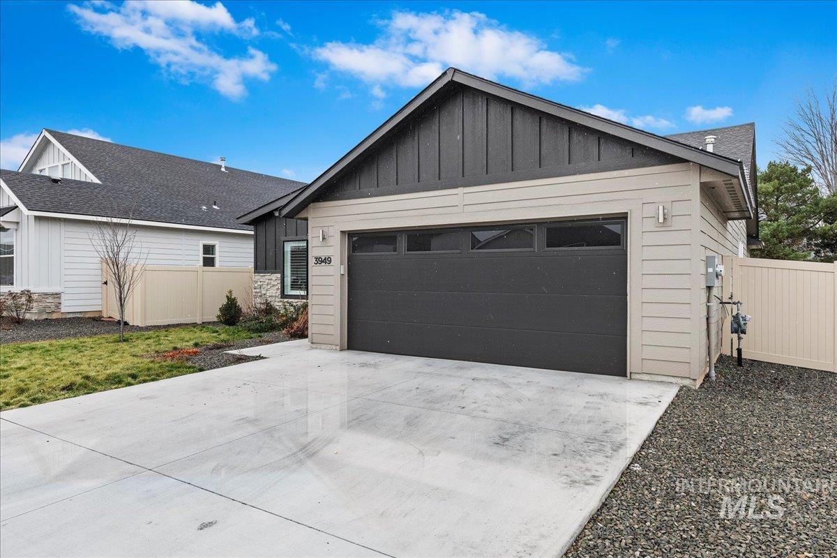 3949 N Amberwood Ave, Meridian, Idaho 83646, 3 Bedrooms, 2 Bathrooms, Residential For Sale, Price $424,990, 98976527