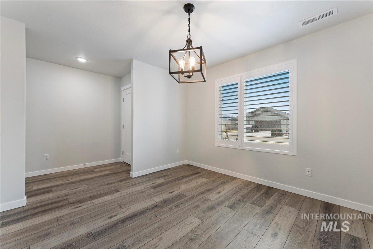 3949 N Amberwood Ave, Meridian, Idaho 83646, 3 Bedrooms, 2 Bathrooms, Residential For Sale, Price $424,990, 98976527