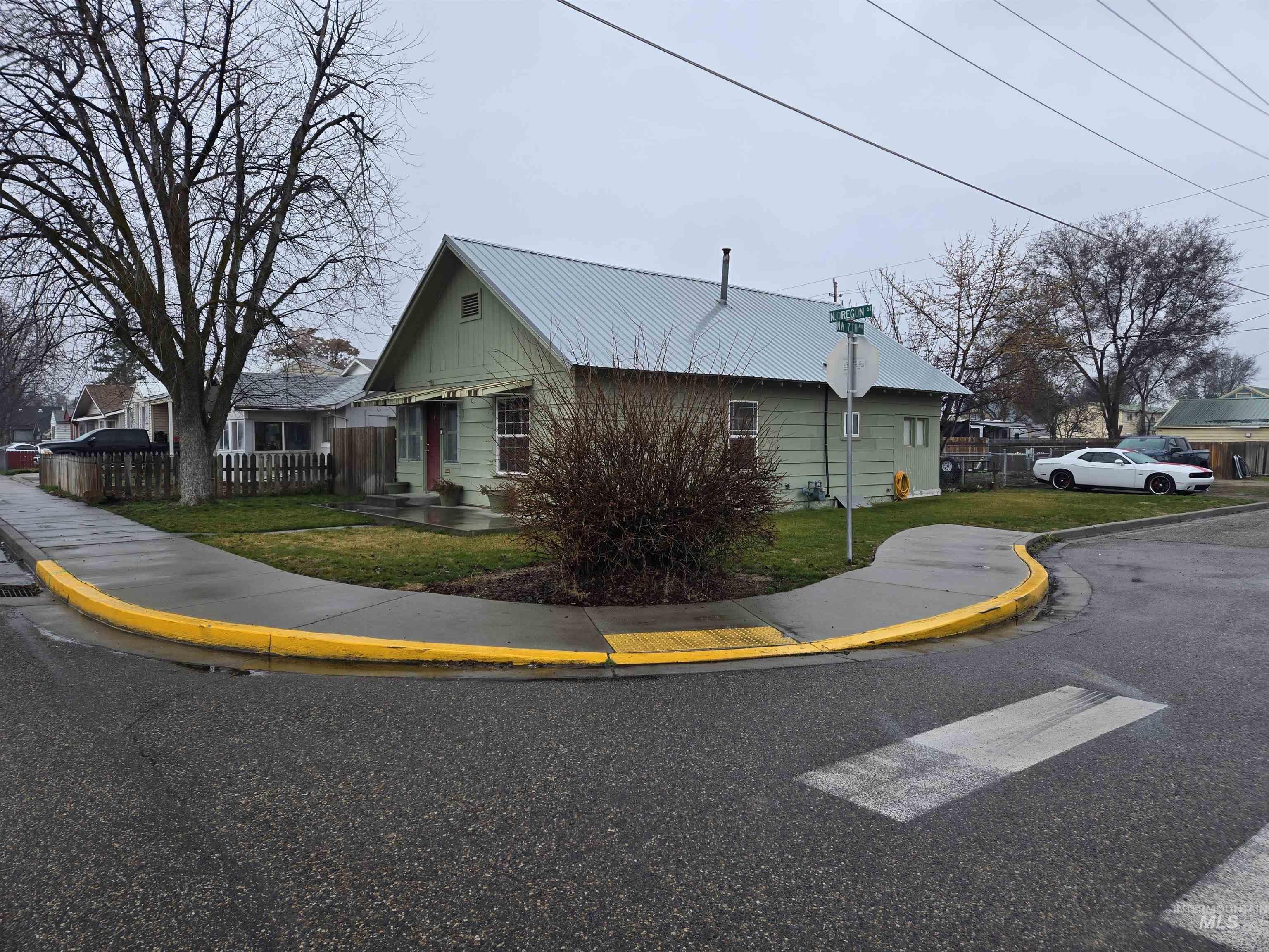 695 N Oregon Street, Ontario, Oregon 97914, 2 Bedrooms, 1 Bathroom, Residential For Sale, Price $195,000, 98976537