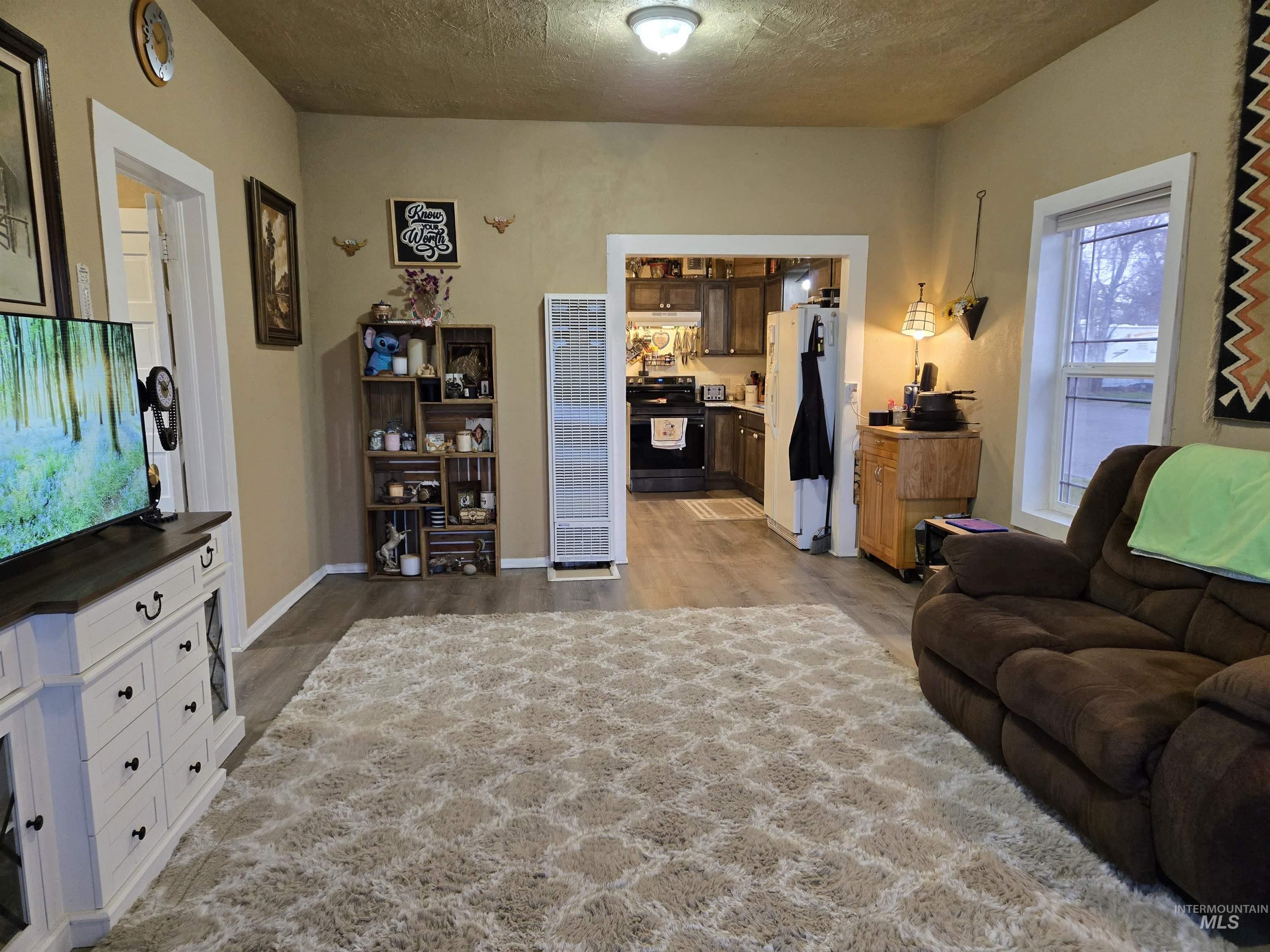 695 N Oregon Street, Ontario, Oregon 97914, 2 Bedrooms, 1 Bathroom, Residential For Sale, Price $195,000, 98976537