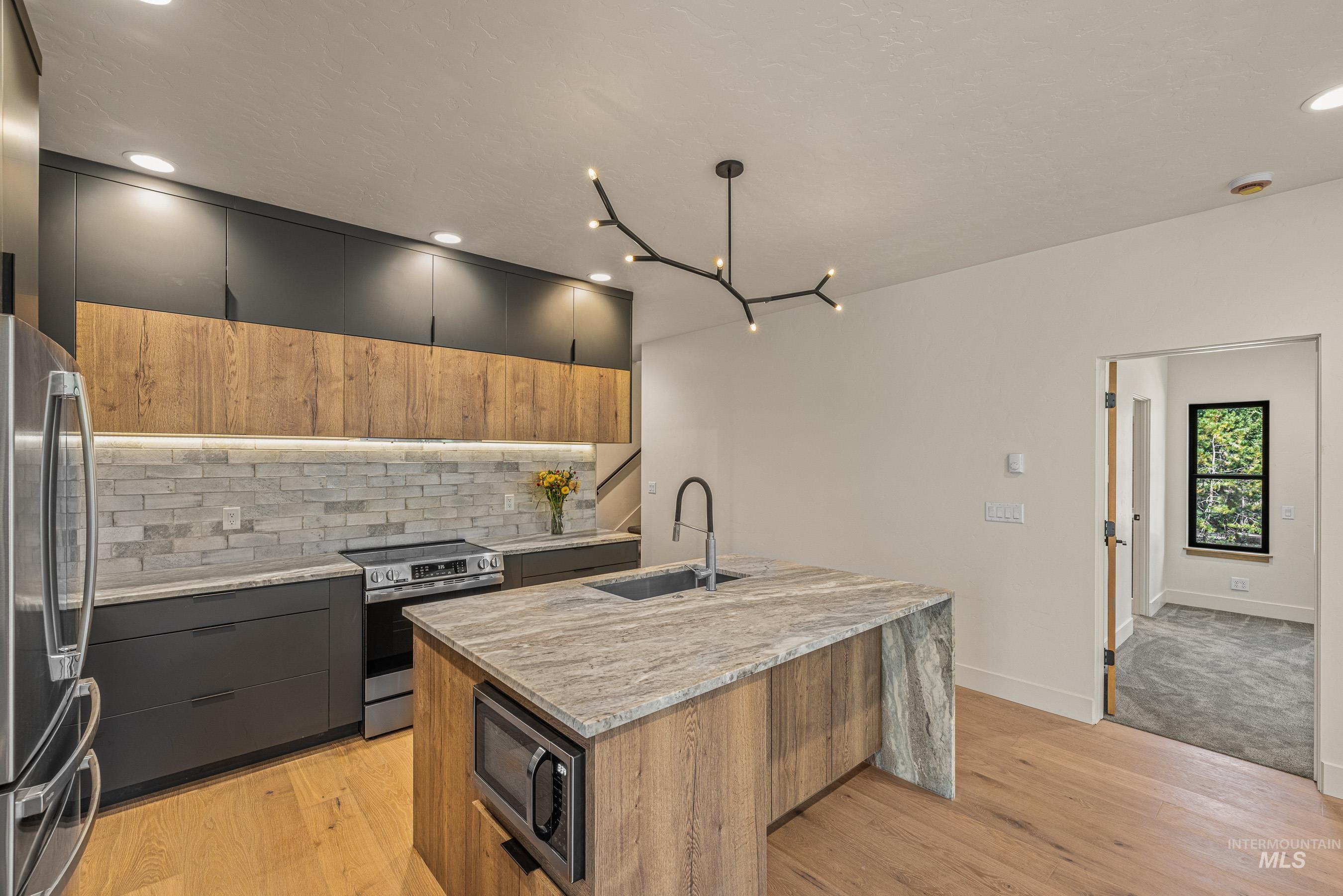 12850 Aurora, Donnelly, Idaho 83615, 3 Bedrooms, 2.5 Bathrooms, Residential For Sale, Price $995,000, 98976543