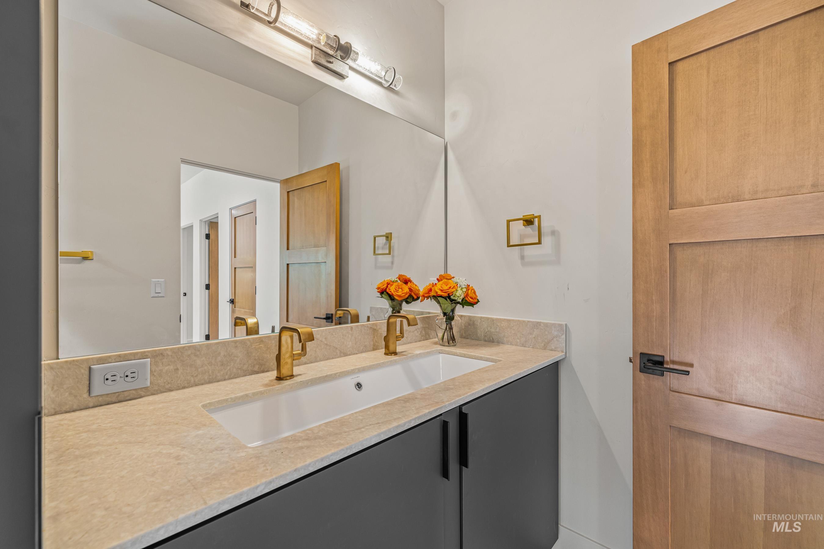 12850 Aurora, Donnelly, Idaho 83615, 3 Bedrooms, 2.5 Bathrooms, Residential For Sale, Price $995,000, 98976543