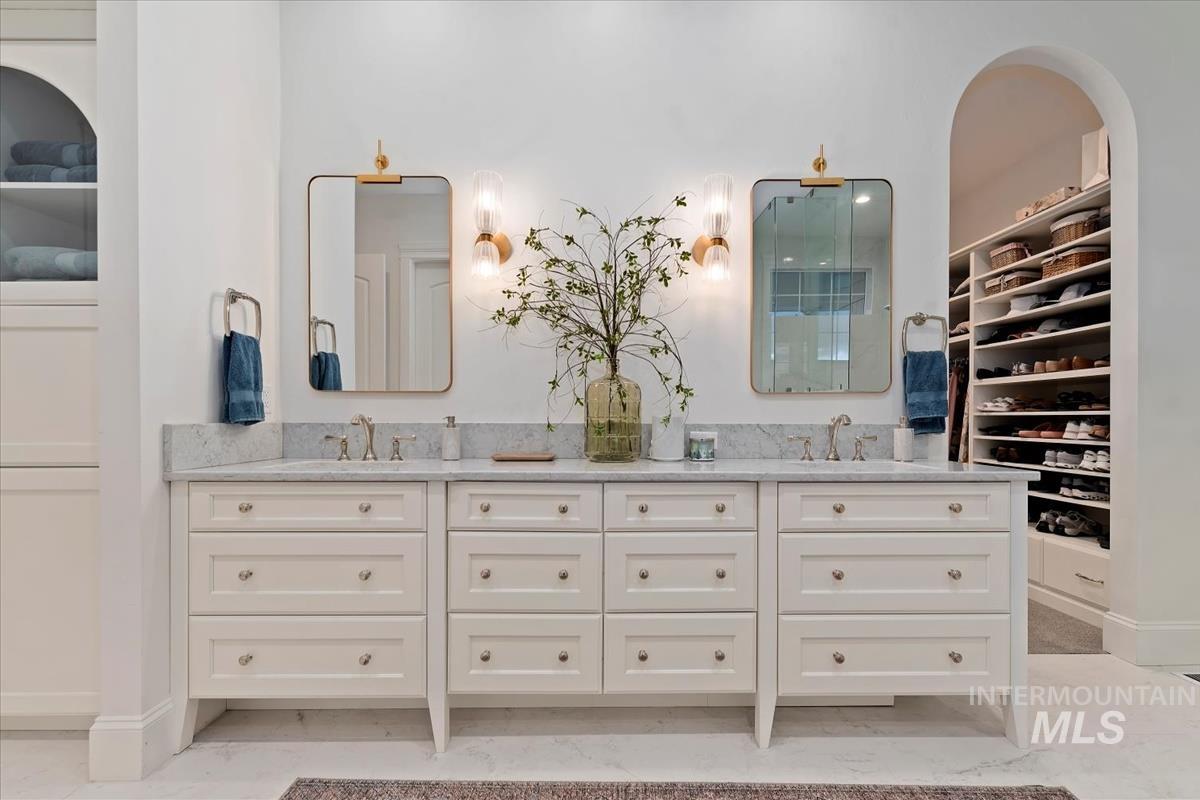 5032 W Oakford Dr., Meridian, Idaho 83646, 5 Bedrooms, 3.5 Bathrooms, Residential For Sale, Price $3,999,900,MLS 98976555