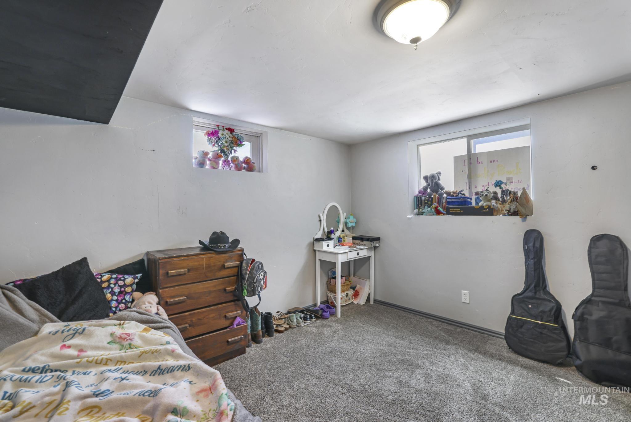 321 Dennis Drive, Burley, Idaho 83318-0000, 5 Bedrooms, 2 Bathrooms, Residential For Sale, Price $363,000, 98976560