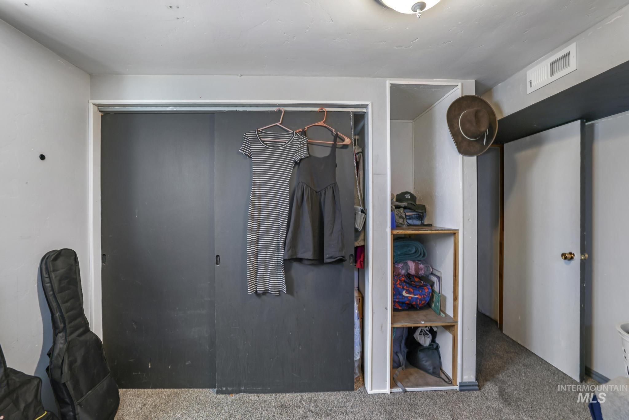 321 Dennis Drive, Burley, Idaho 83318-0000, 5 Bedrooms, 2 Bathrooms, Residential For Sale, Price $363,000, 98976560