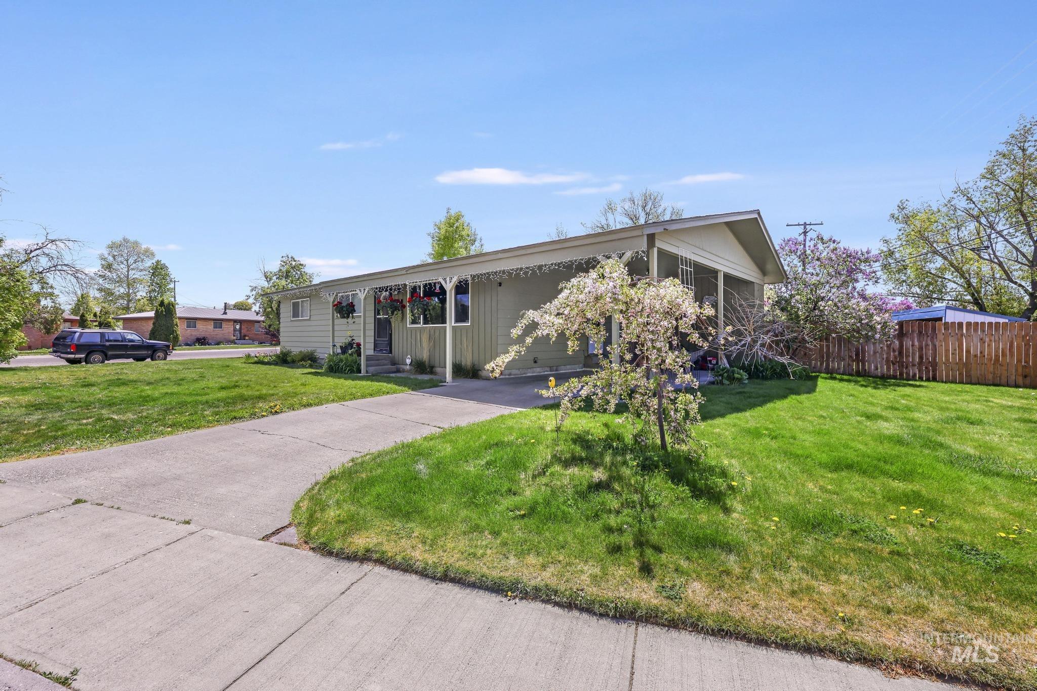 321 Dennis Drive, Burley, Idaho 83318-0000, 5 Bedrooms, 2 Bathrooms, Residential For Sale, Price $363,000, 98976560