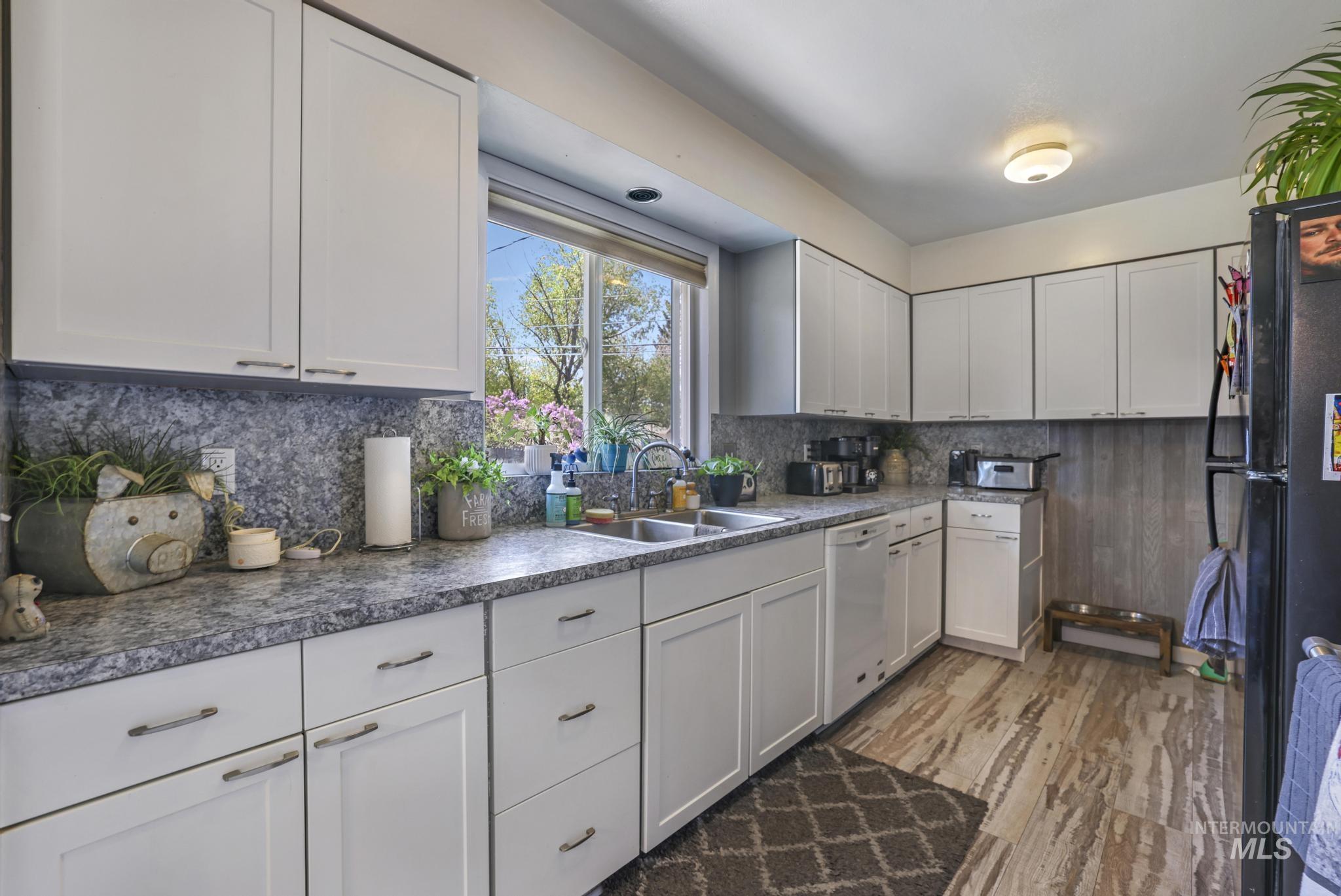 321 Dennis Drive, Burley, Idaho 83318-0000, 5 Bedrooms, 2 Bathrooms, Residential For Sale, Price $363,000, 98976560