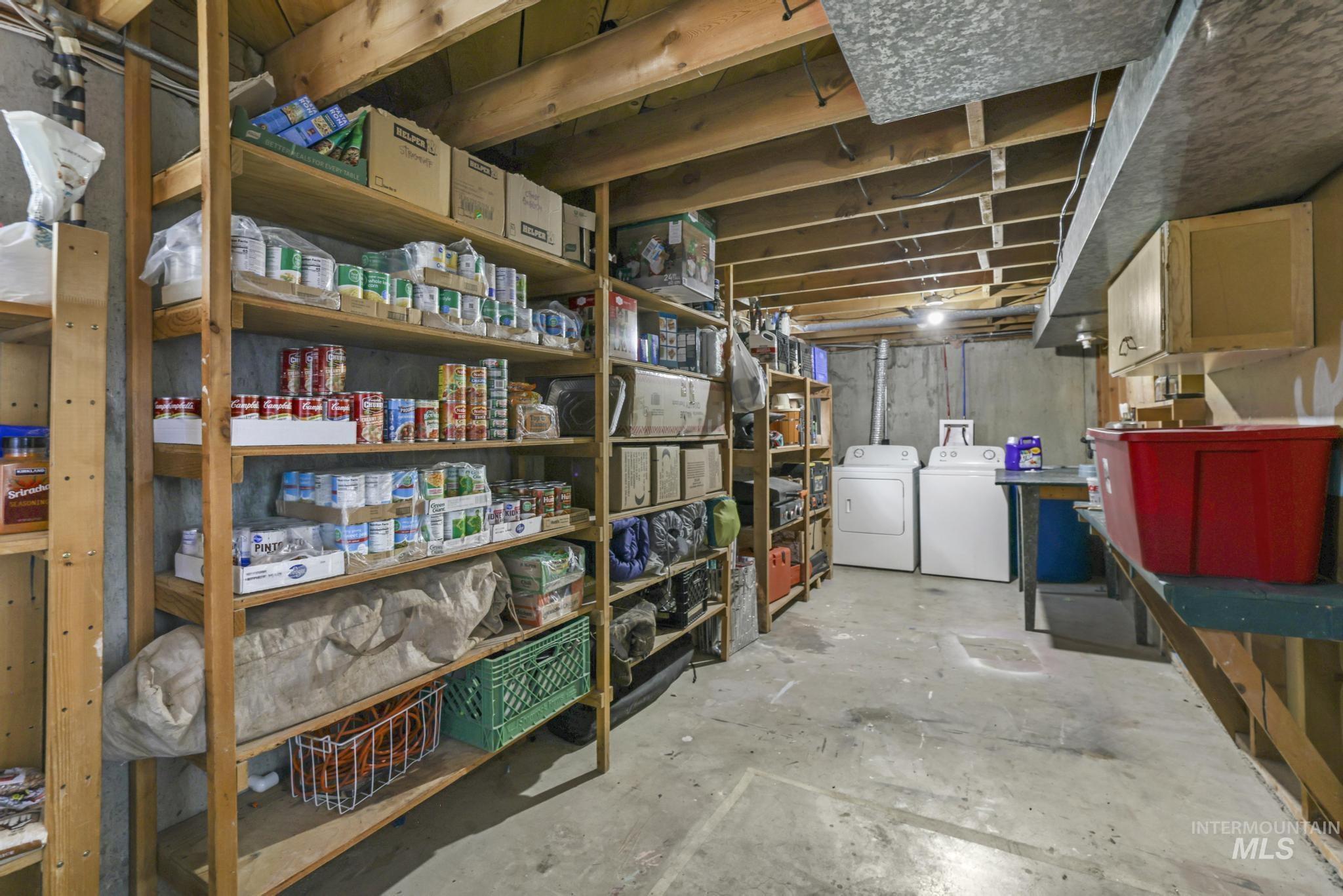 321 Dennis Drive, Burley, Idaho 83318-0000, 5 Bedrooms, 2 Bathrooms, Residential For Sale, Price $363,000, 98976560