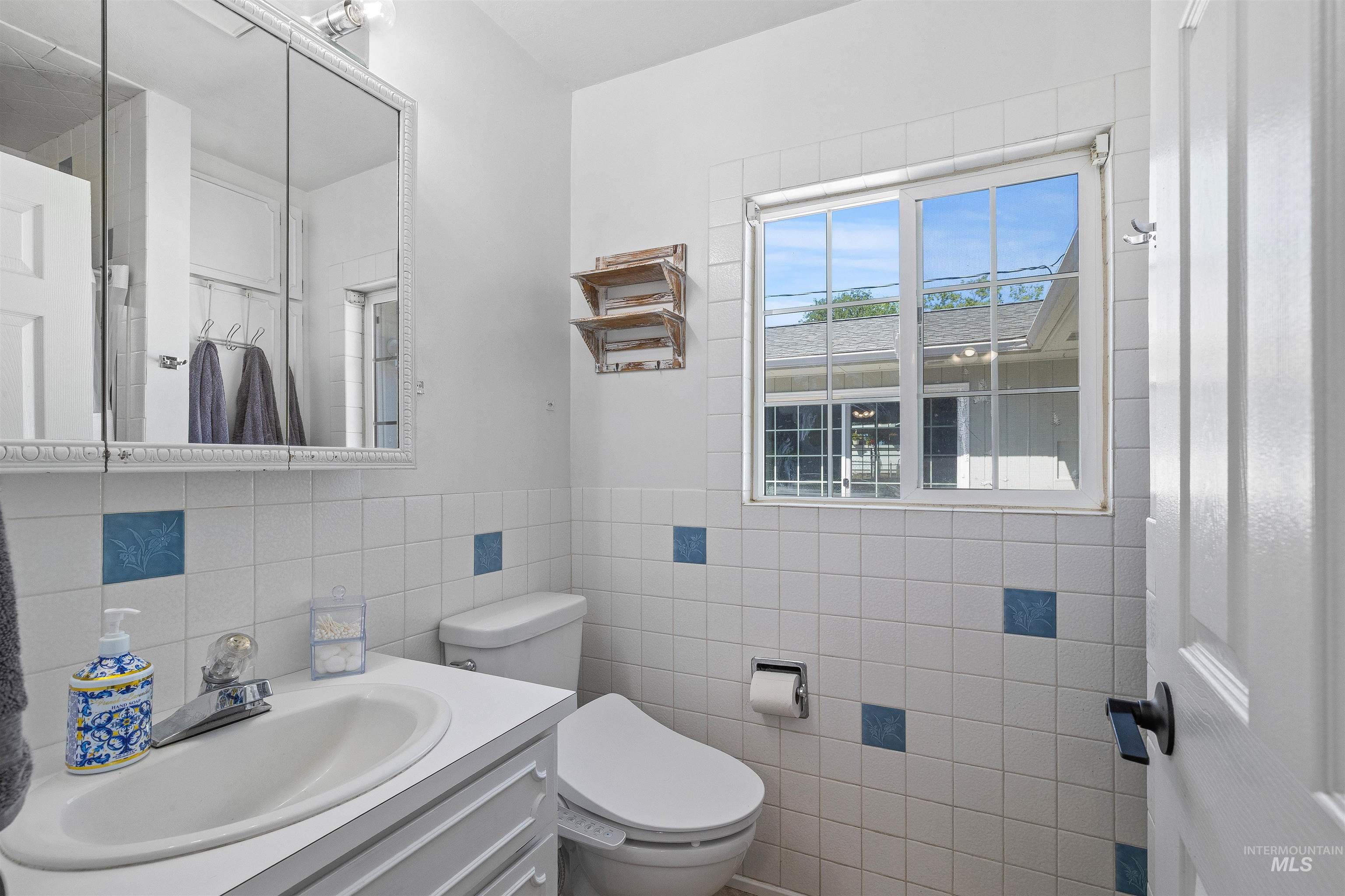 1220 18th Avenue, Lewiston, Idaho 83501, 5 Bedrooms, 3 Bathrooms, Residential For Sale, Price $409,000, 98976564