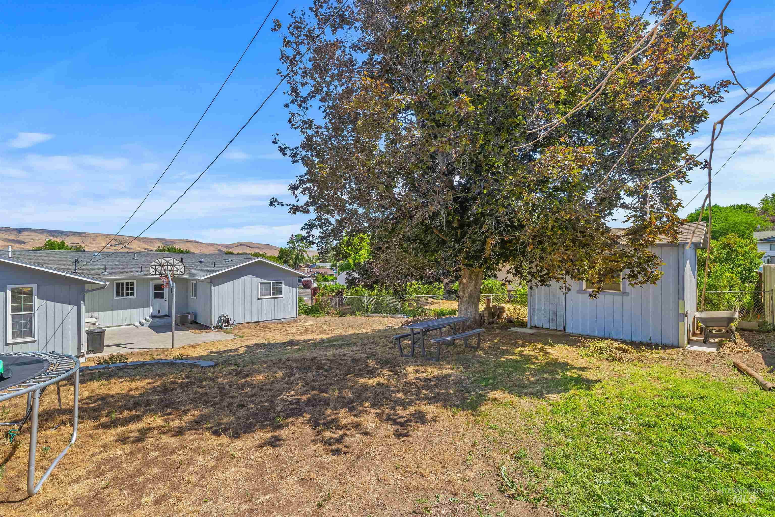 1220 18th Avenue, Lewiston, Idaho 83501, 5 Bedrooms, 3 Bathrooms, Residential For Sale, Price $409,000, 98976564