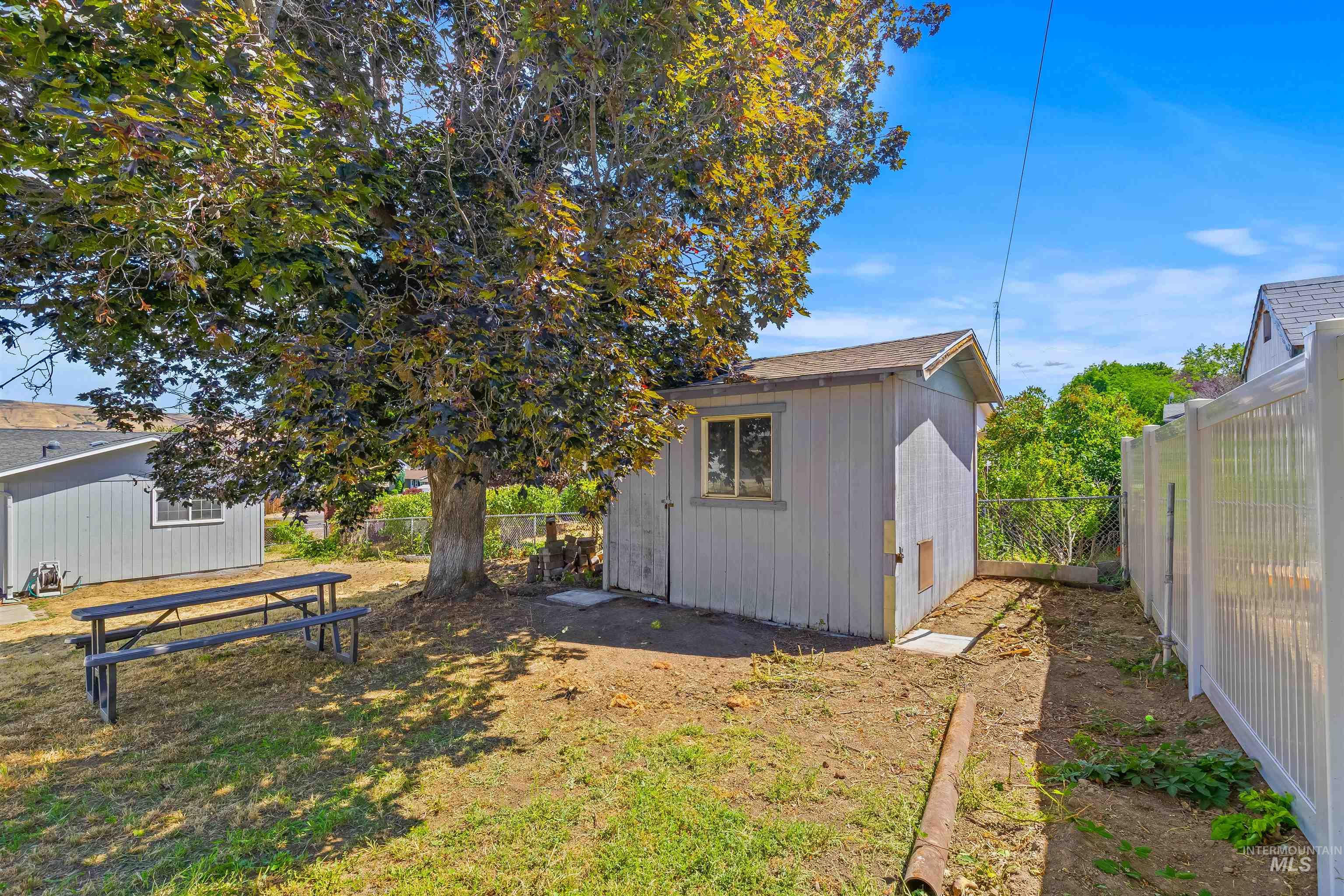 1220 18th Avenue, Lewiston, Idaho 83501, 5 Bedrooms, 3 Bathrooms, Residential For Sale, Price $409,000, 98976564