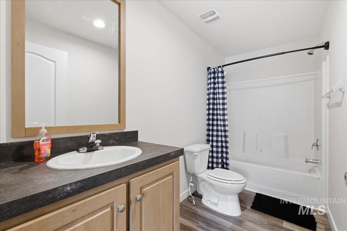 370 W 12th S Street, Mountain Home, Idaho 83647, 4 Bedrooms, 2 Bathrooms, Residential For Sale, Price $180,000, 98976568