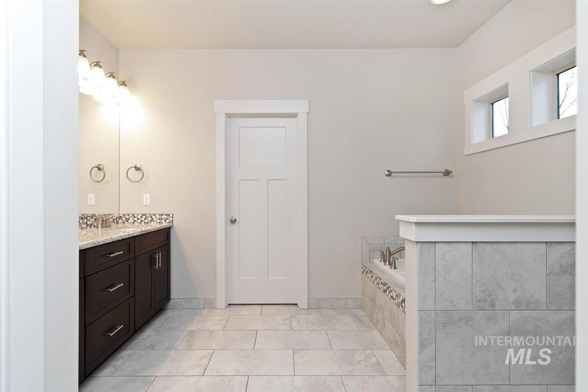 9580 W Ringle Creek, Star, Idaho 83669, 3 Bedrooms, 2 Bathrooms, Residential For Sale, Price $709,900,MLS 98976570