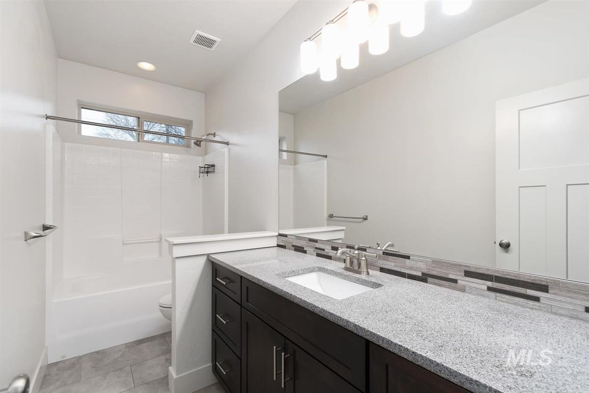 9580 W Ringle Creek, Star, Idaho 83669, 3 Bedrooms, 2 Bathrooms, Residential For Sale, Price $709,900,MLS 98976570